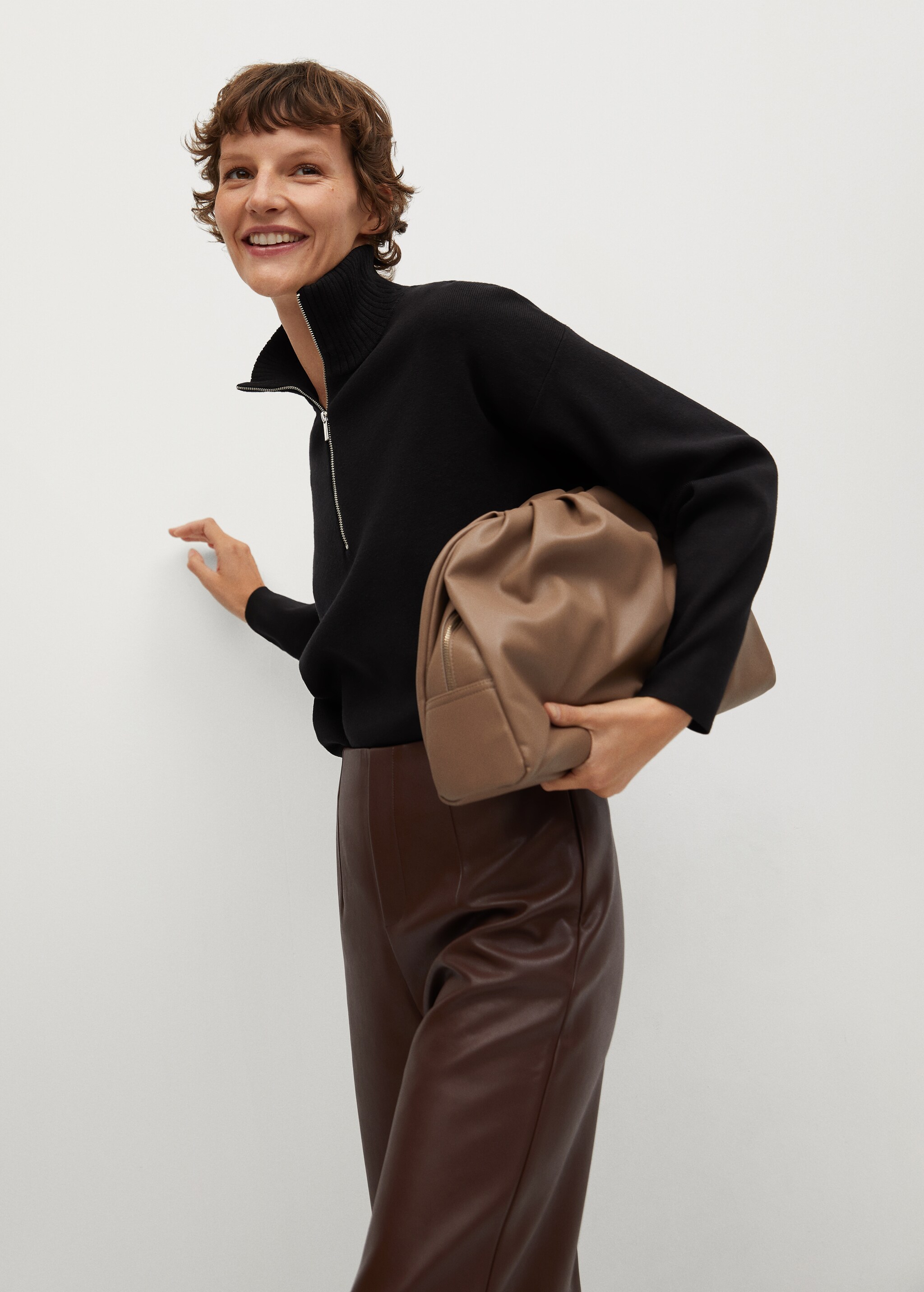 Faux-leather culotte trousers - Details of the article 3