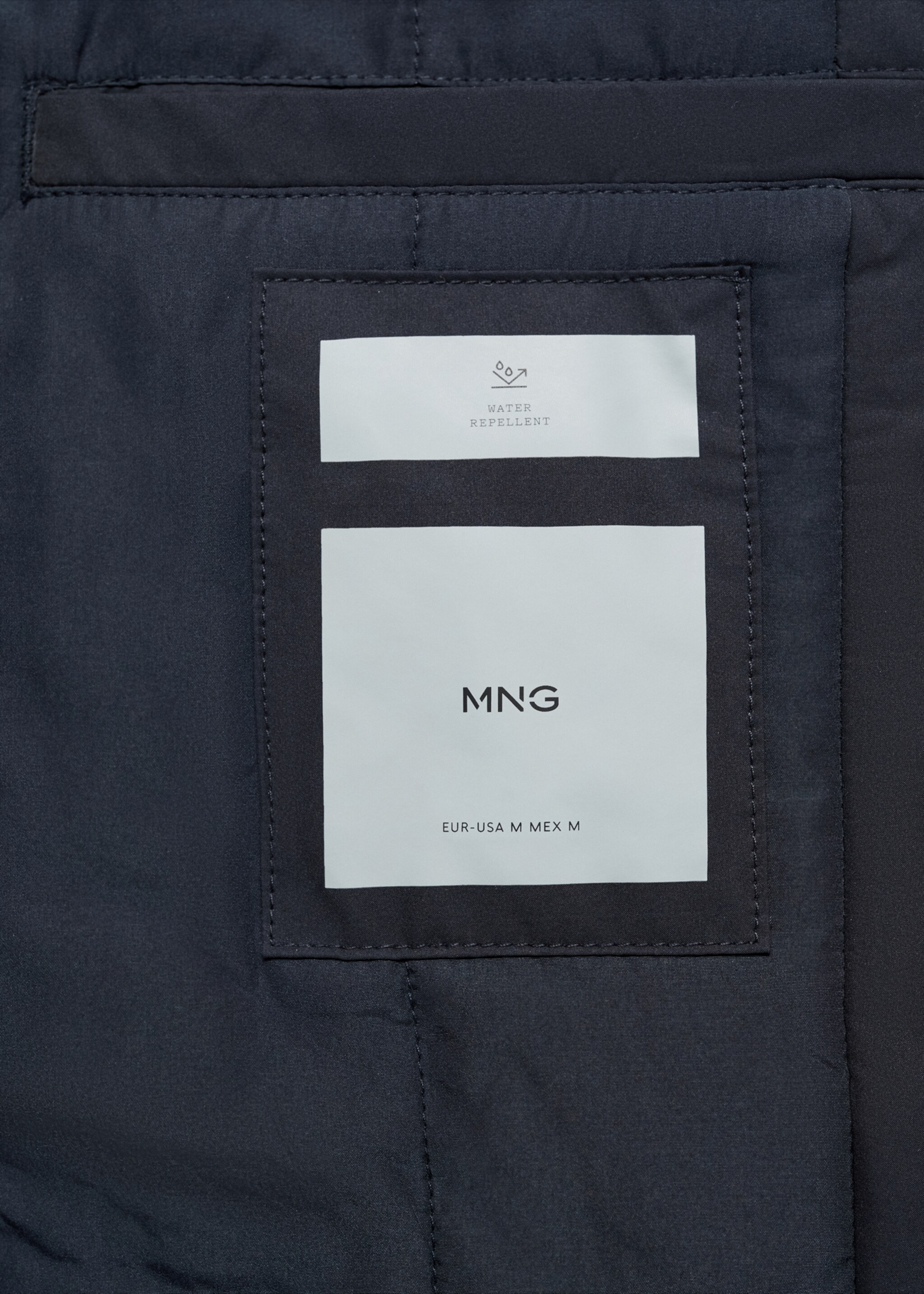 Trench matelassé résistant à l’eau - Détail de l'article 0, Bleu marine foncé. Ref: 87050574-00.