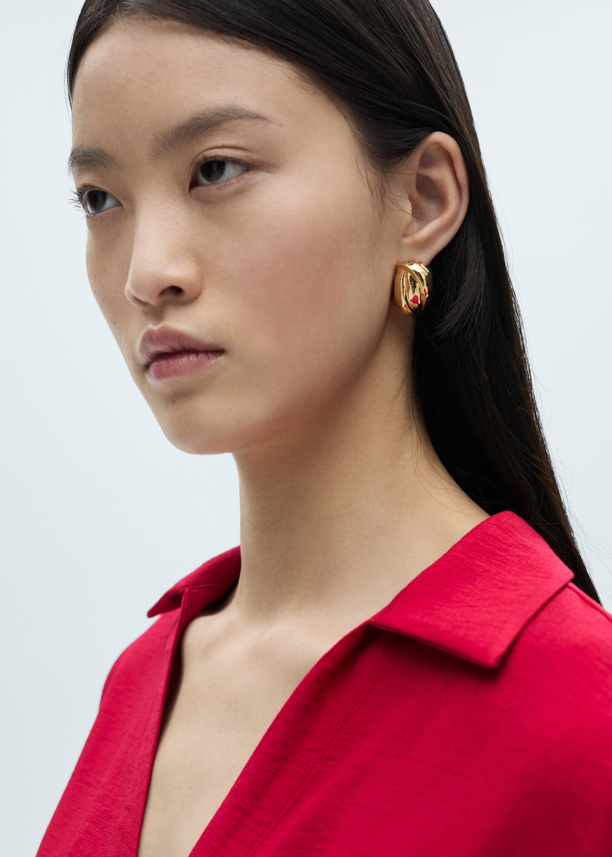 Cotton dress with dart detail - Details of the article 1, Red. Ref: 87050579-00.