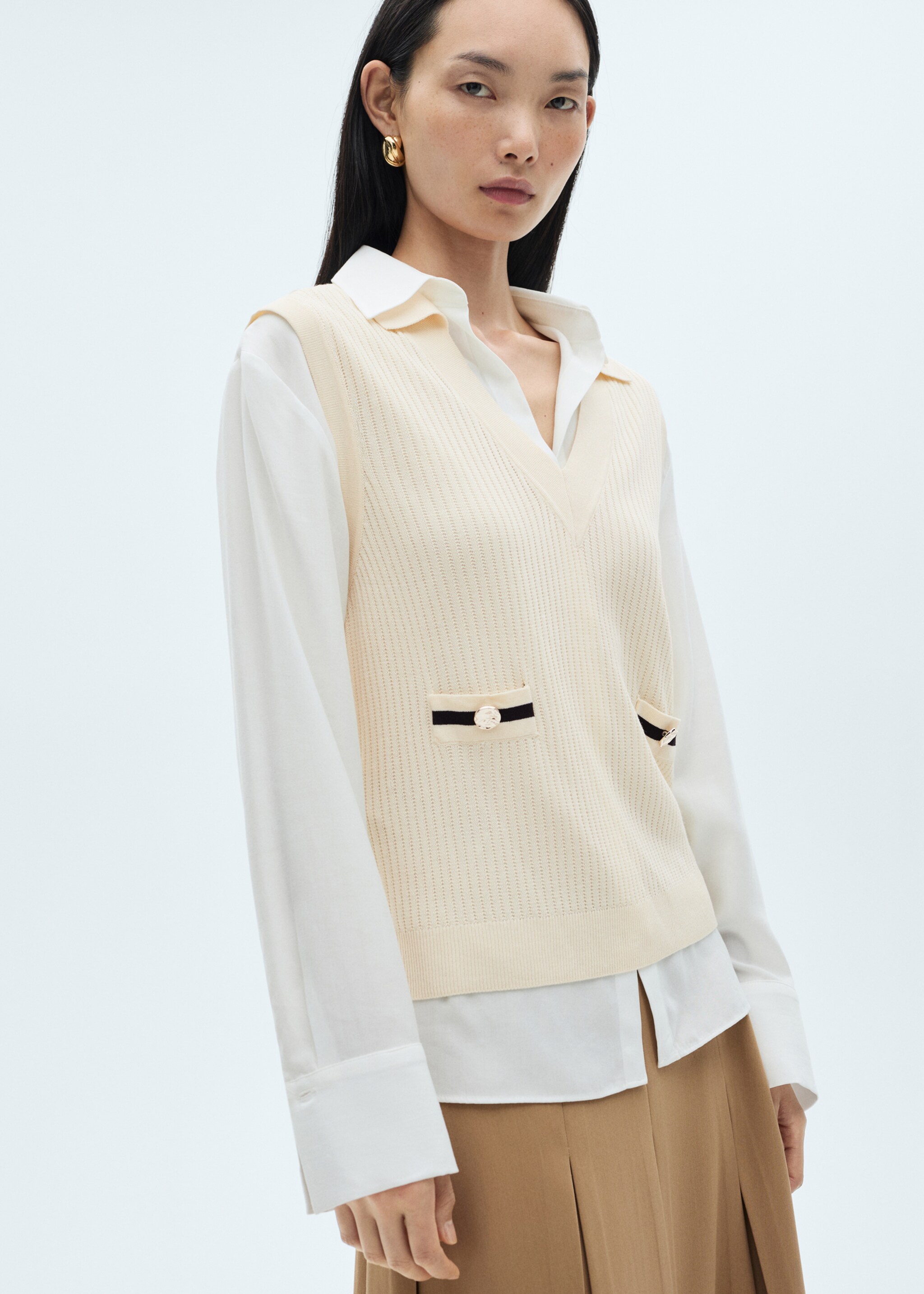 Gilet maille poches contrastées - Plan moyen, Écru. Ref: 87050586-00.