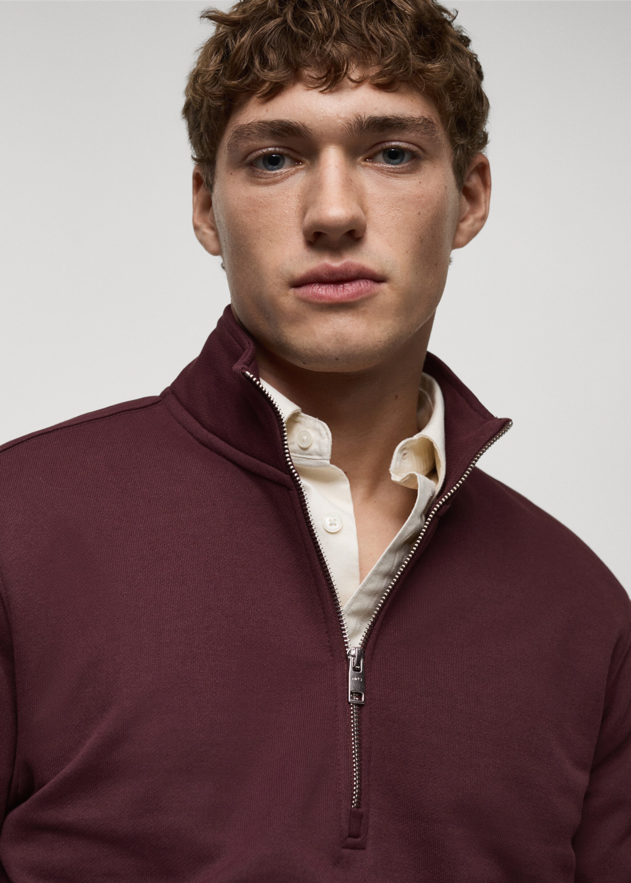 Regular-fit zipper-neck sweatshirt - Details of the article 1, Burgundy. Ref: 87050601-00.