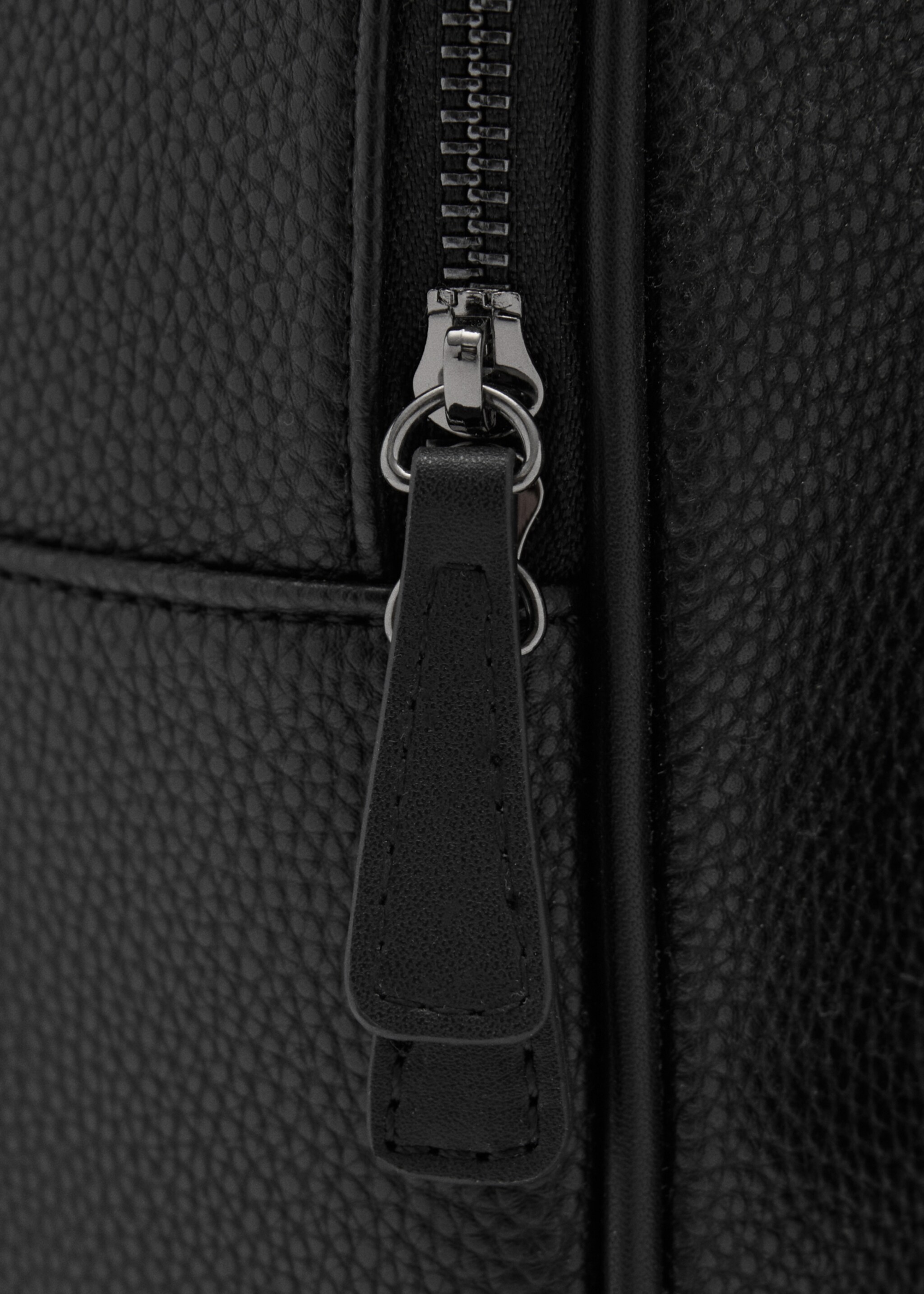 Mochila efecto piel abatanada - Detalle del artículo 2, Negro. Ref: 87050605-00.