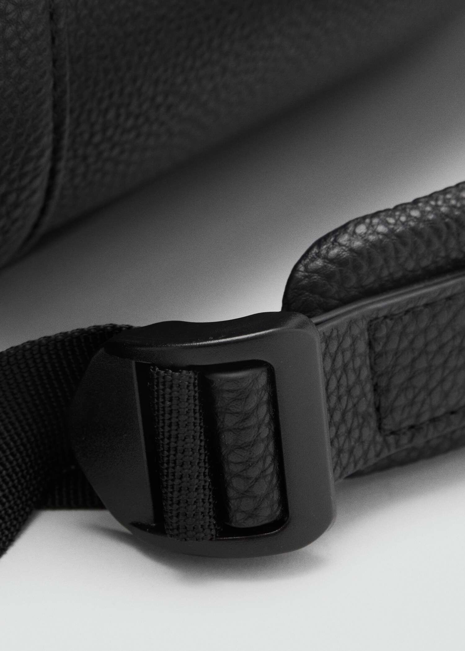 Leather-effect backpack - Details of the article 4