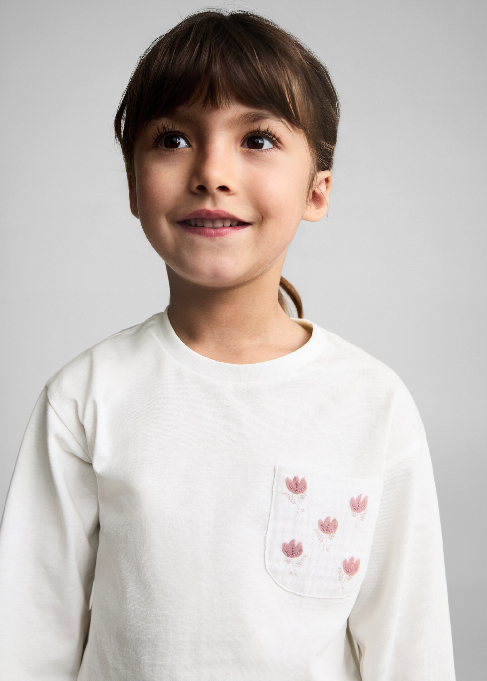 Tričko s kapsou potištěnou květy - Detail zboží 1, Šedobílá. Ref: 87050613-00.