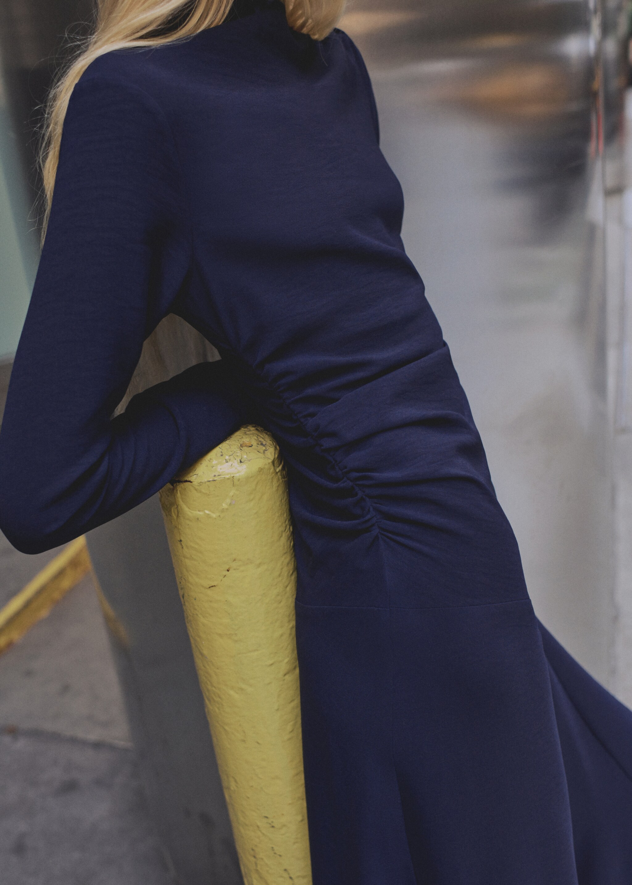 Asymmetrical pleated dress - Details of the article 6, Night Blue. Ref: 87050614-00.