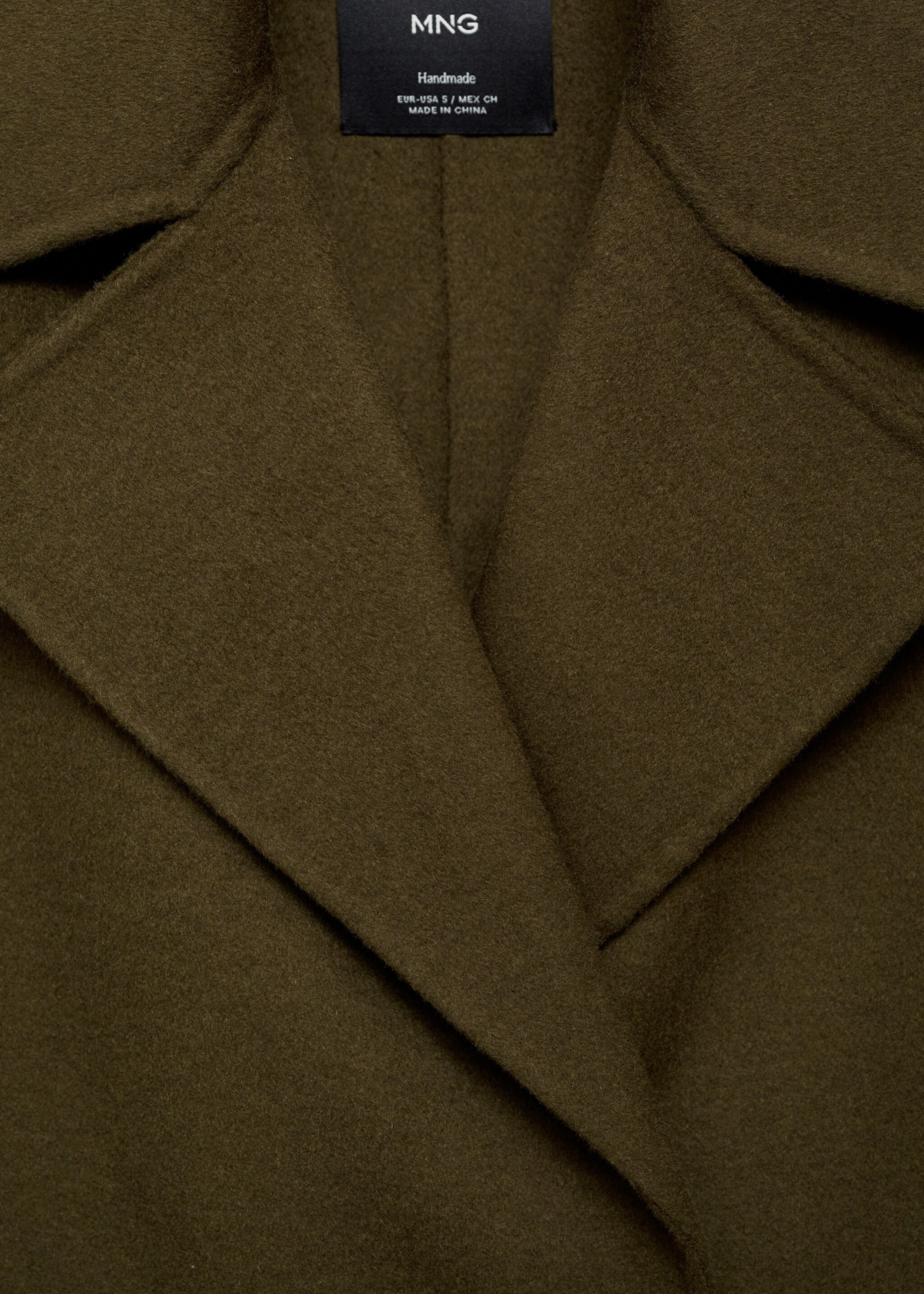 Manteau long fait main avec ceinture - Détail de l'article 8, Kaki. Ref: 87050616-00.