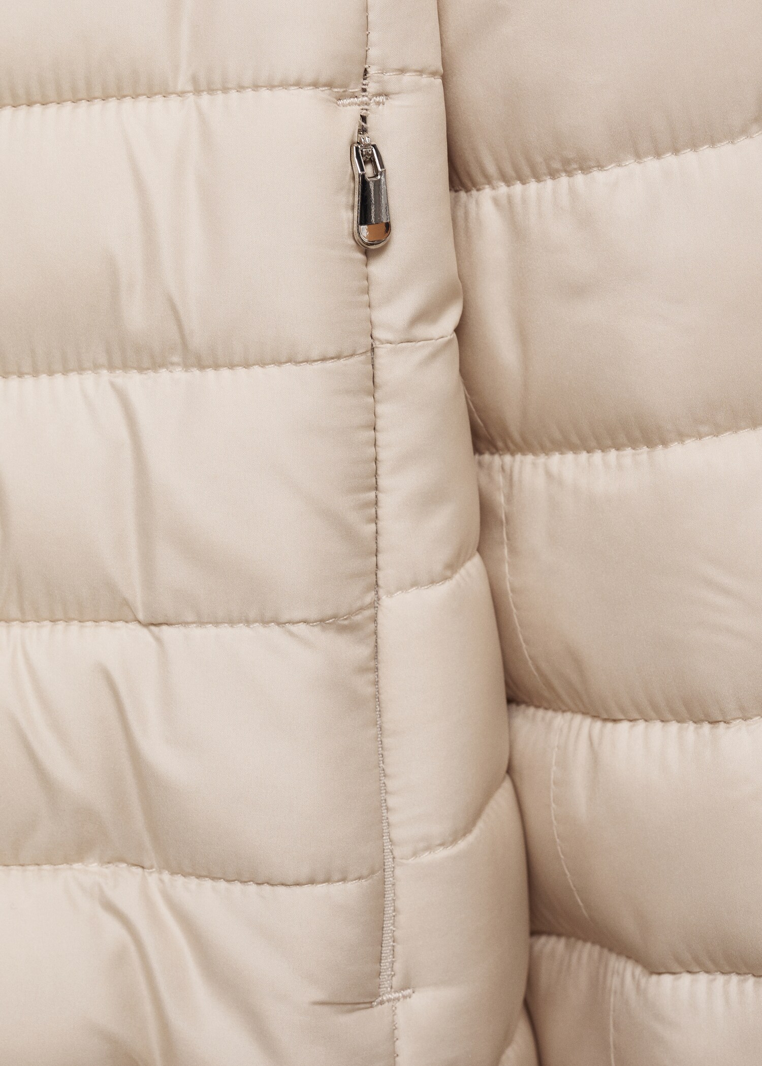 Short padded anorak with pockets - Details of the article 0