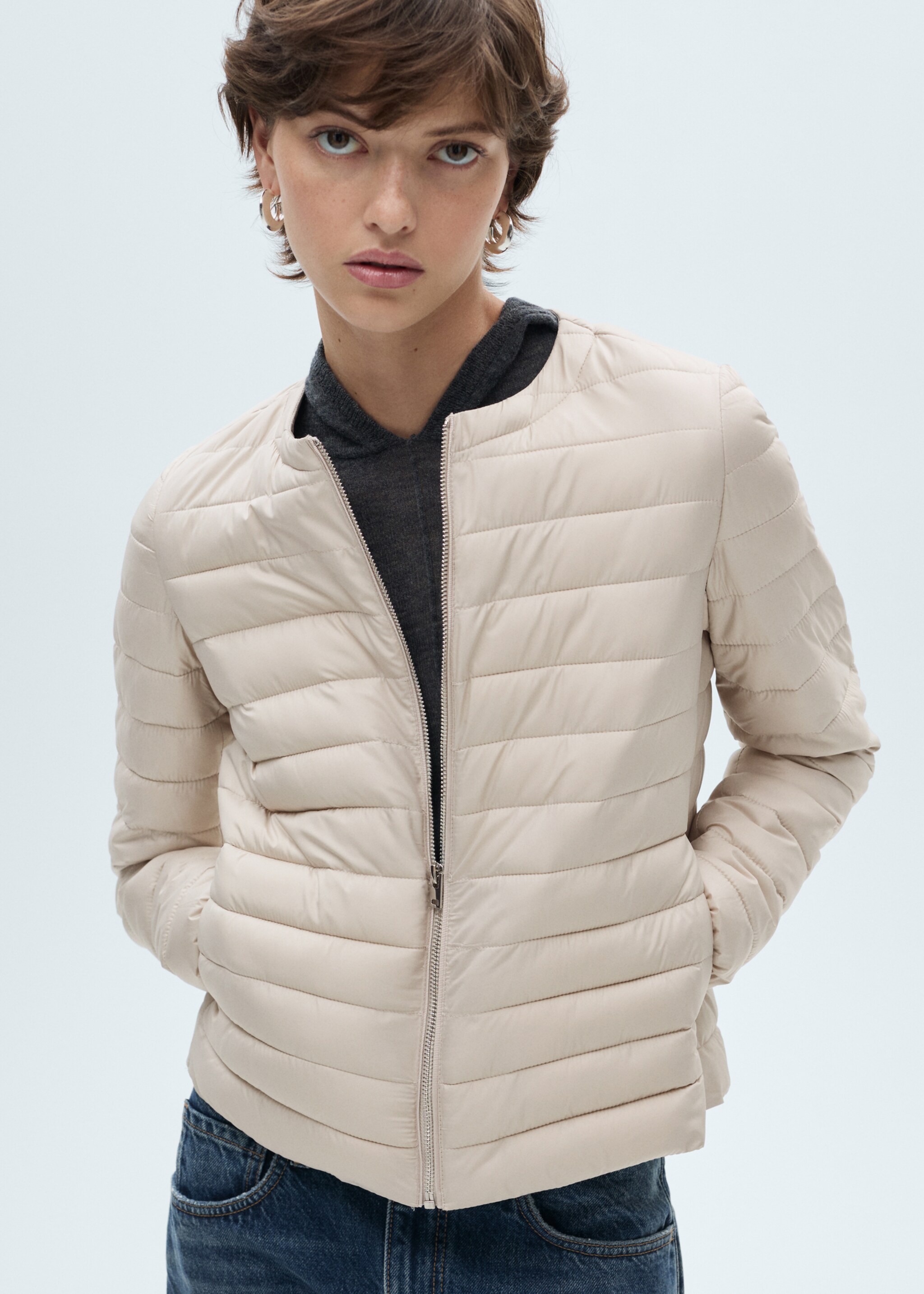 Short padded anorak with pockets - Details of the article 6, Ecru. Ref: 87050617-00.