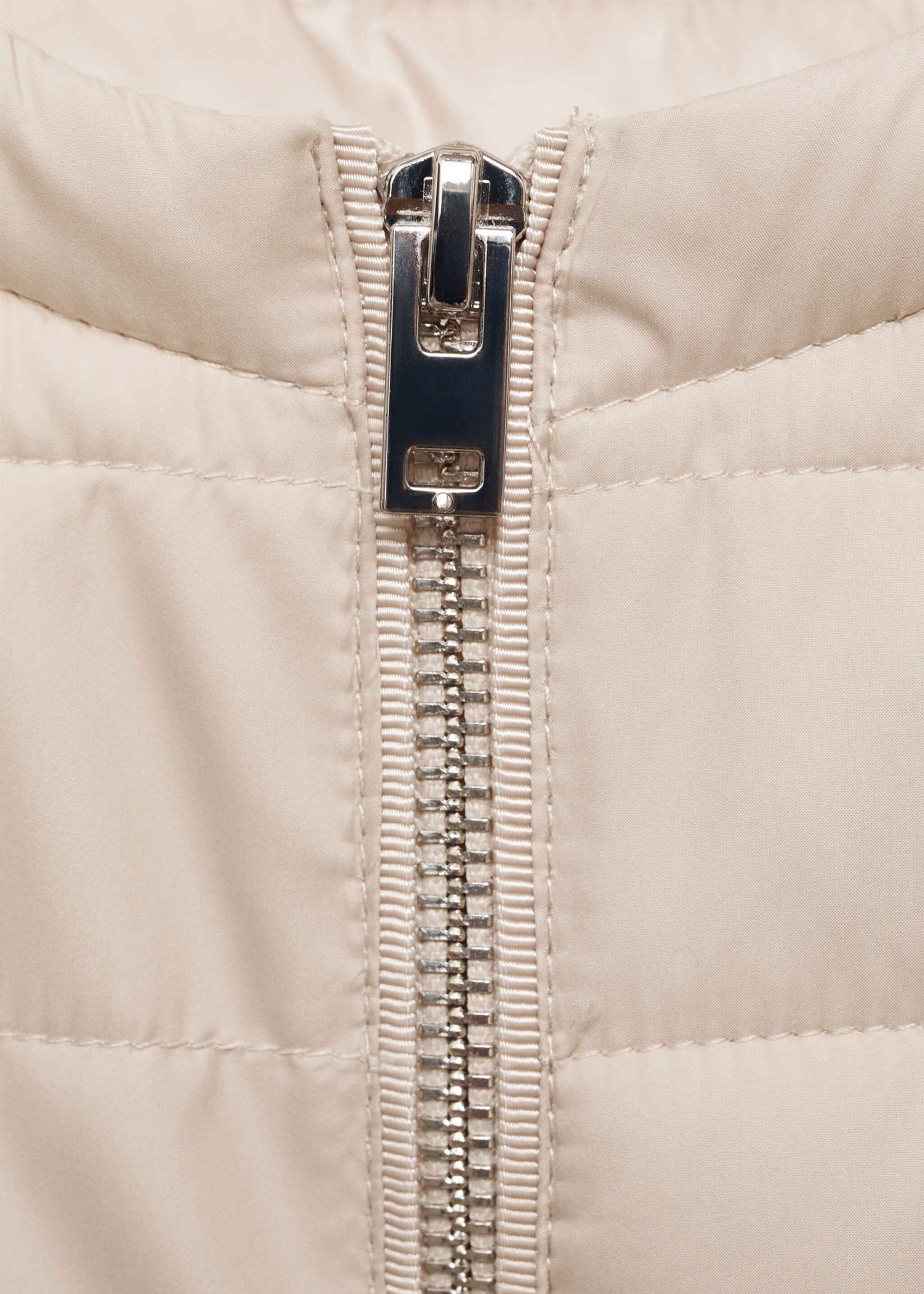 Short padded anorak with pockets - Details of the article 8, Ecru. Ref: 87050617-00.