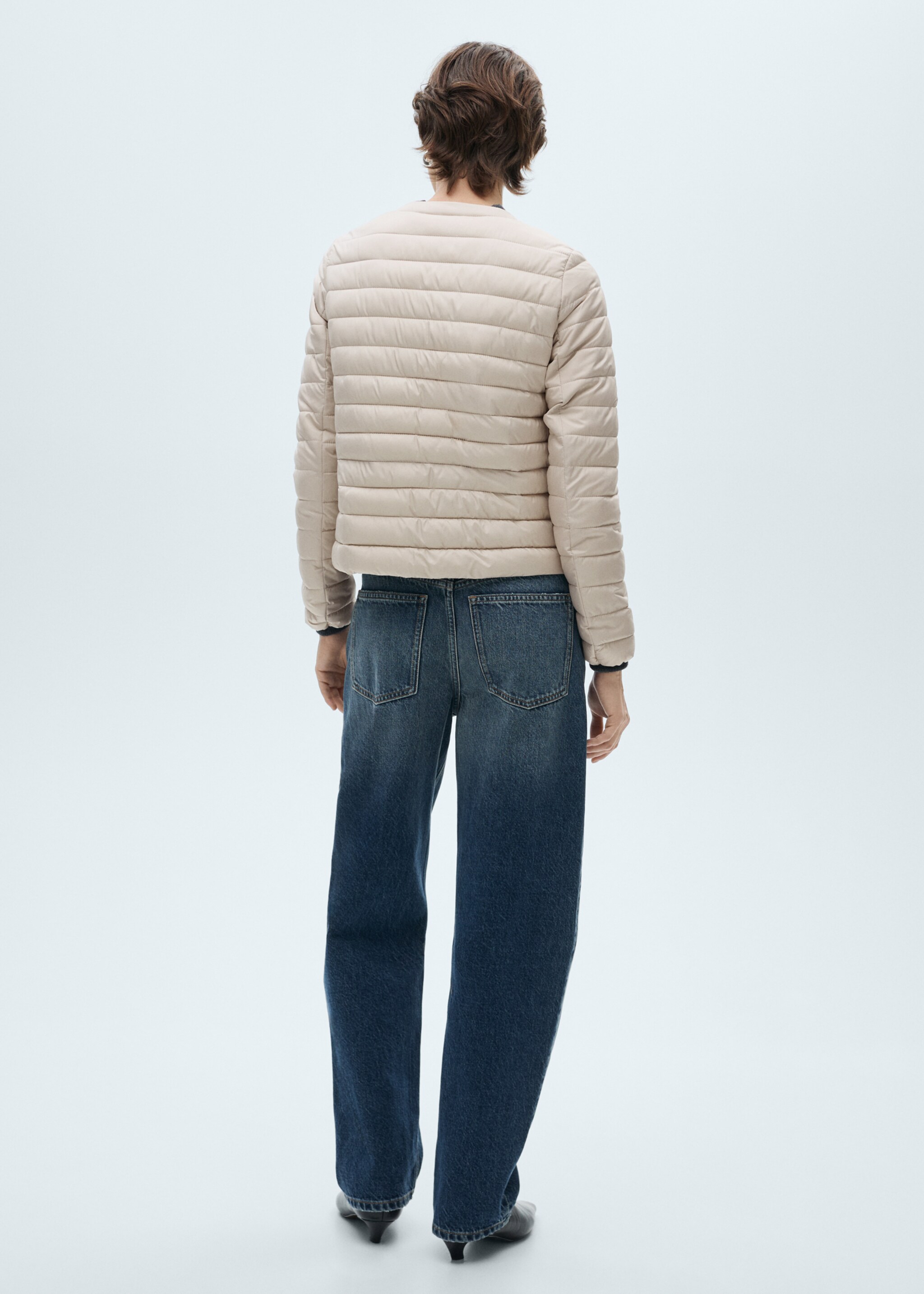 Short padded anorak with pockets - Reverse of the article, Ecru. Ref: 87050617-00.