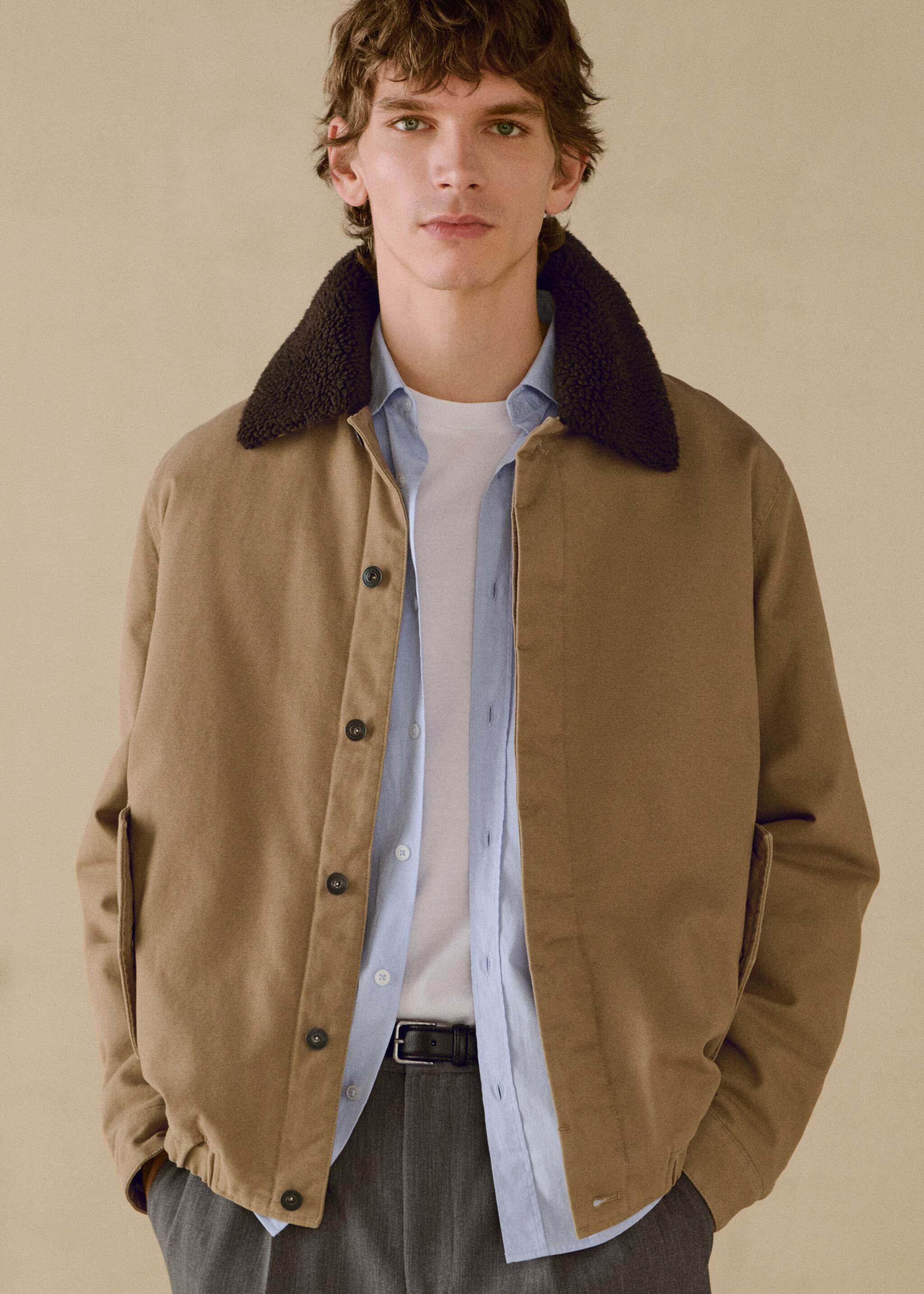 Gesteppte Jacke mit Shearling-Kragen - Detail des Artikels 3, Mittelbraun. Ref: 87050618-00.