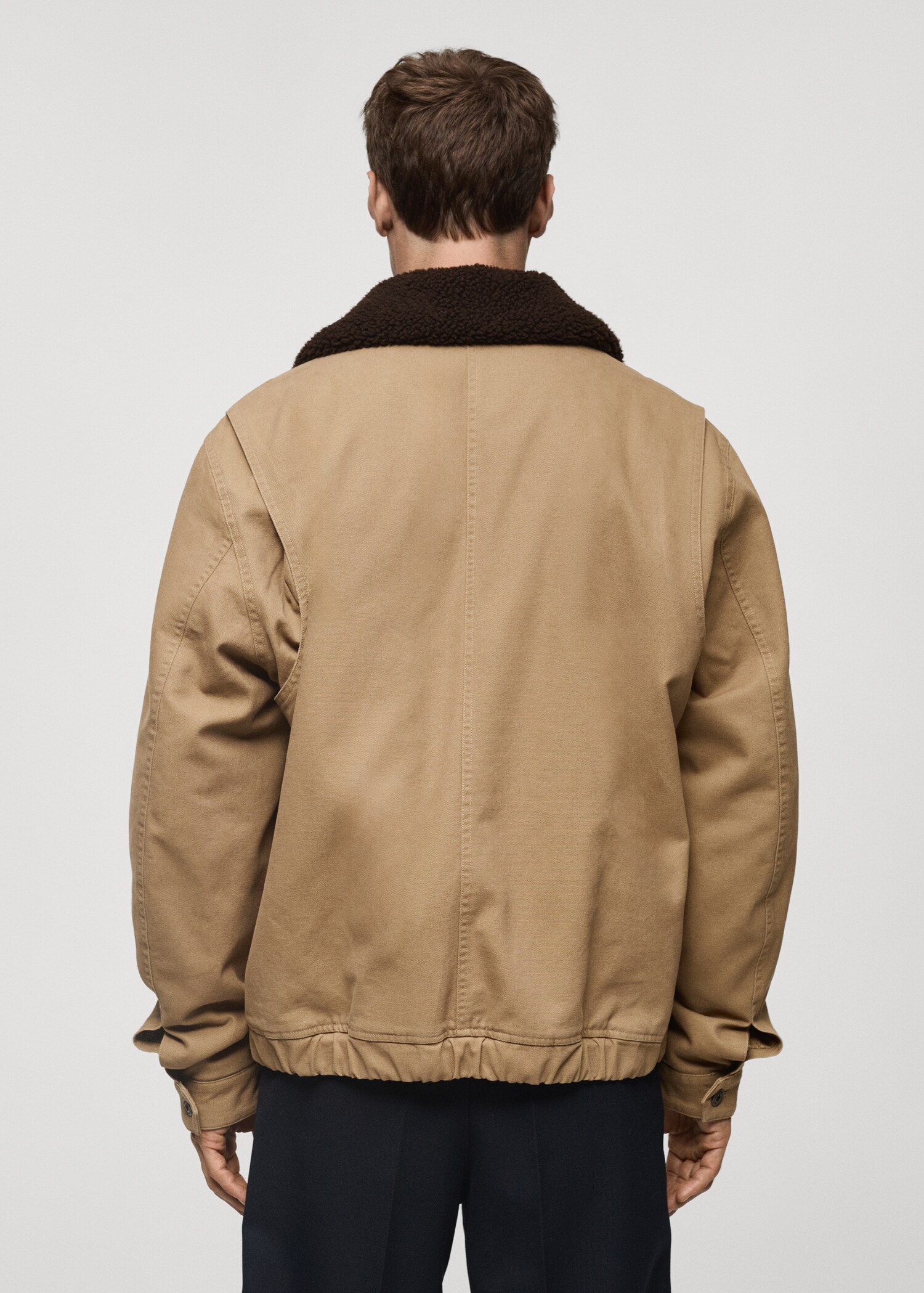 Gesteppte Jacke mit Shearling-Kragen - Rückseite des Artikels