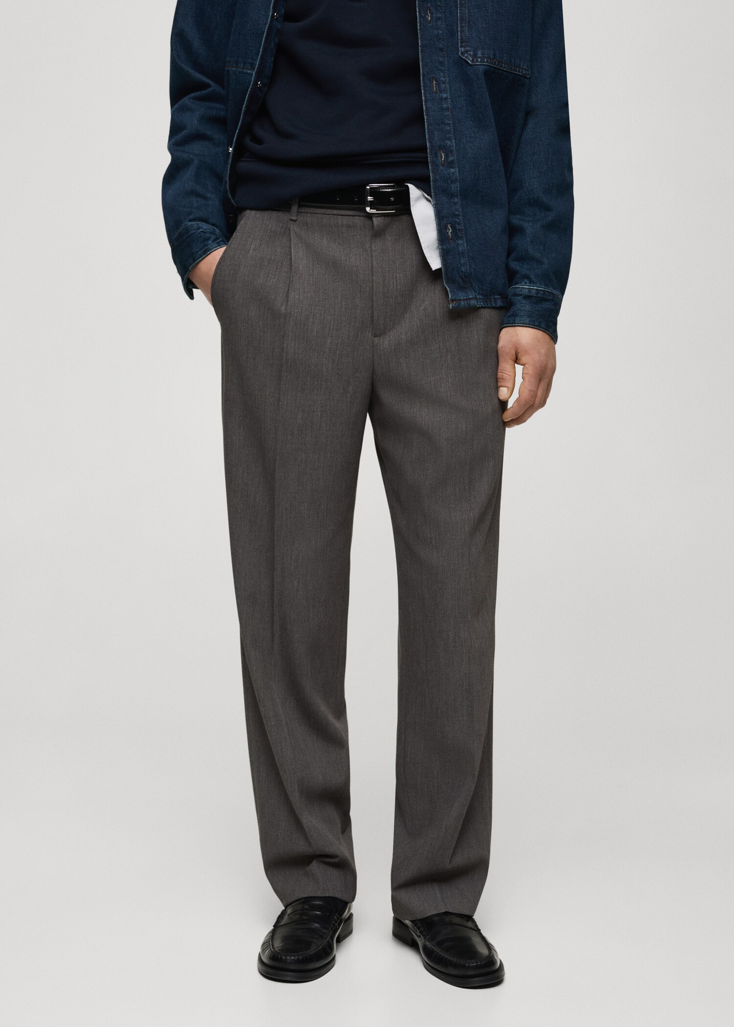 Straight-fit pleated trousers - Medium plane