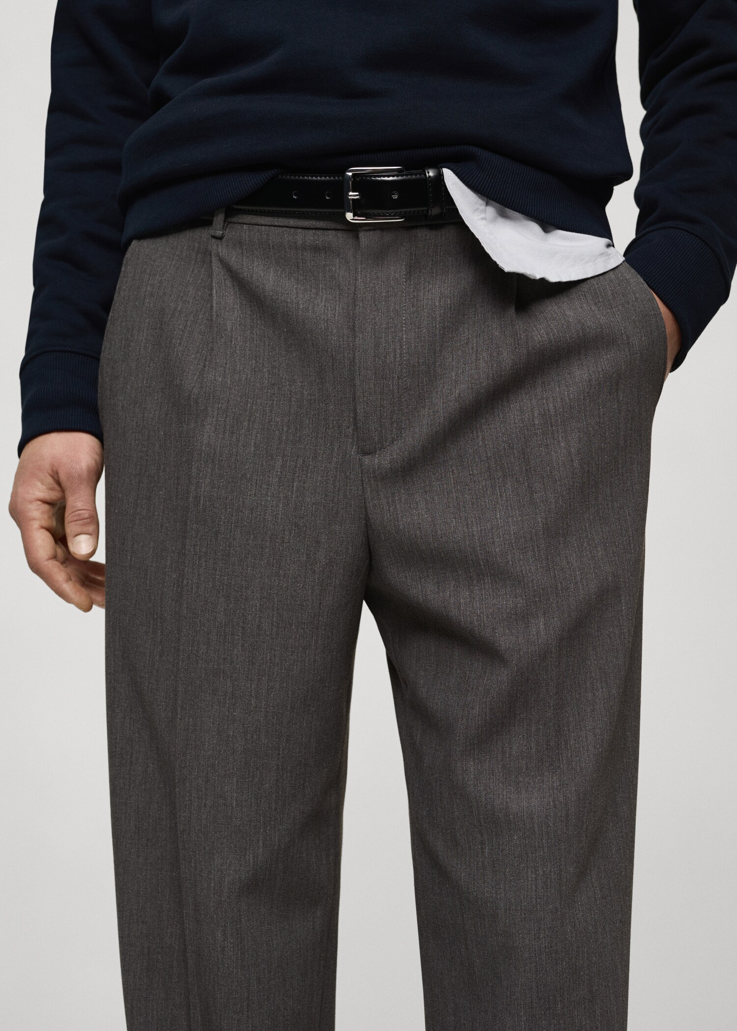 Straight-fit pleated trousers - Details of the article 1