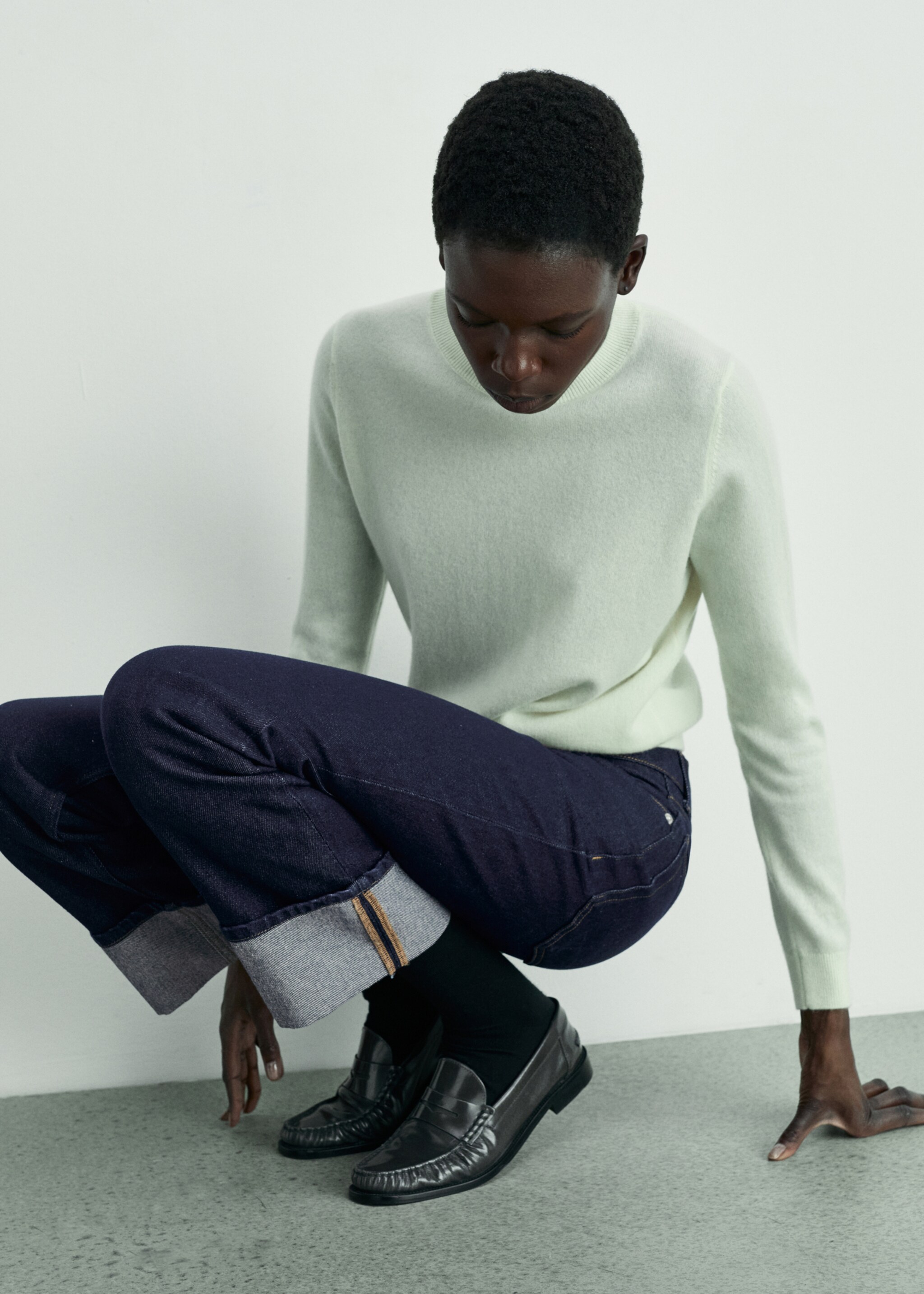 Rinse-wash jeans with cuffs - Details of the article 2, Open Blue. Ref: 87050650-00.