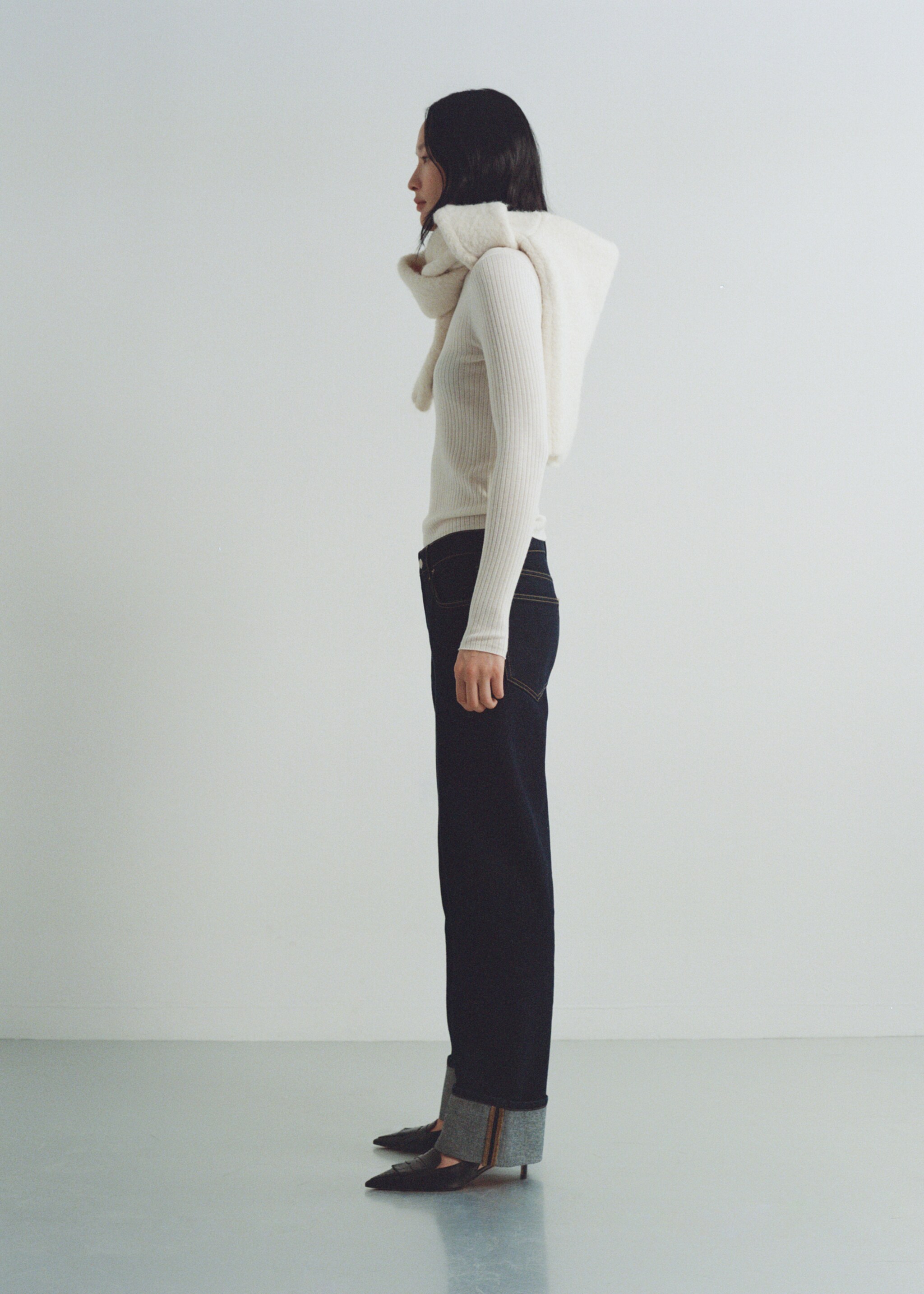 Rinse-wash jeans with cuffs - Details of the article 9, Open Blue. Ref: 87050650-00.