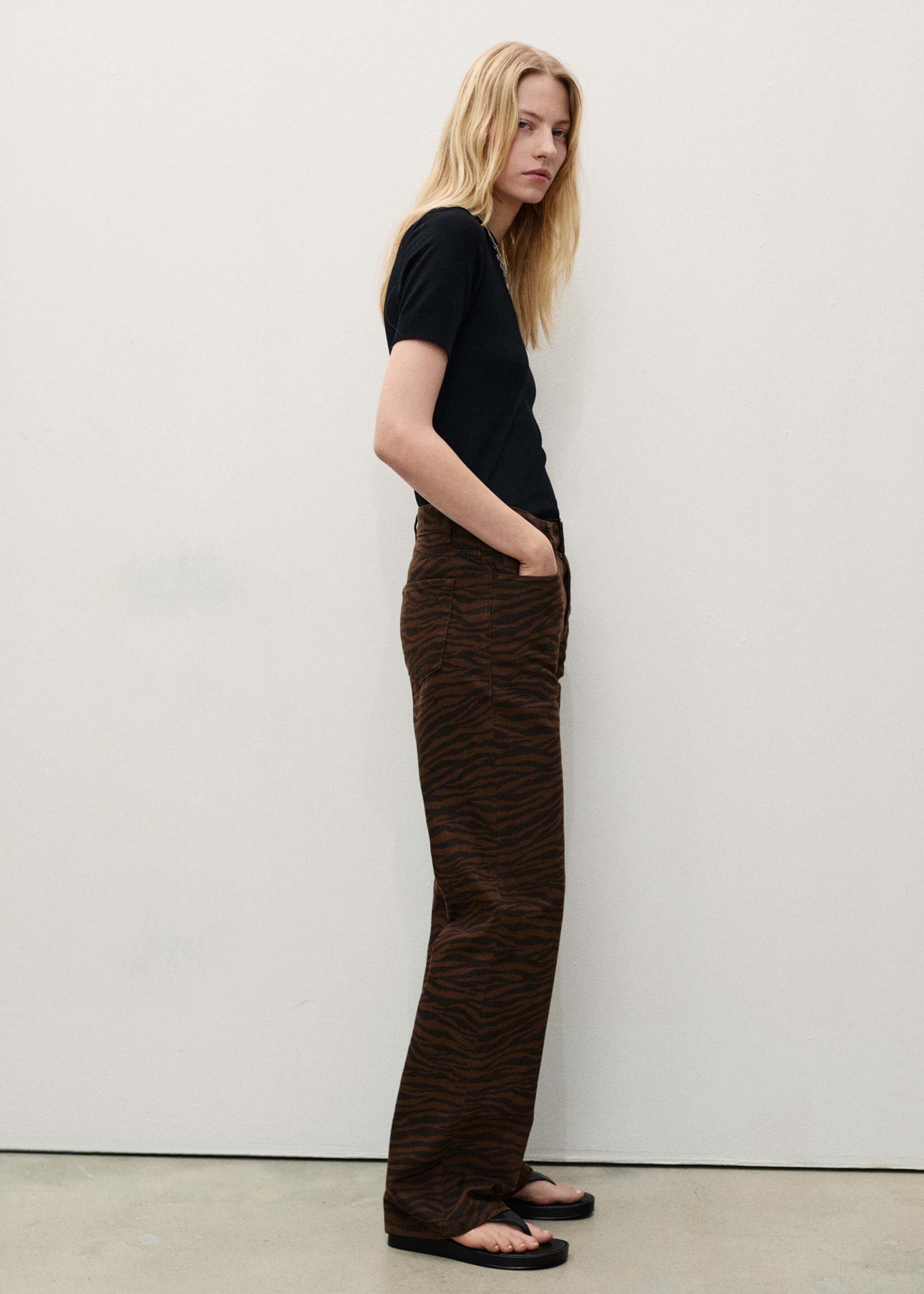 Zebra-print straight-fit jeans - Details of the article 6, Chocolate. Ref: 87050652-00.