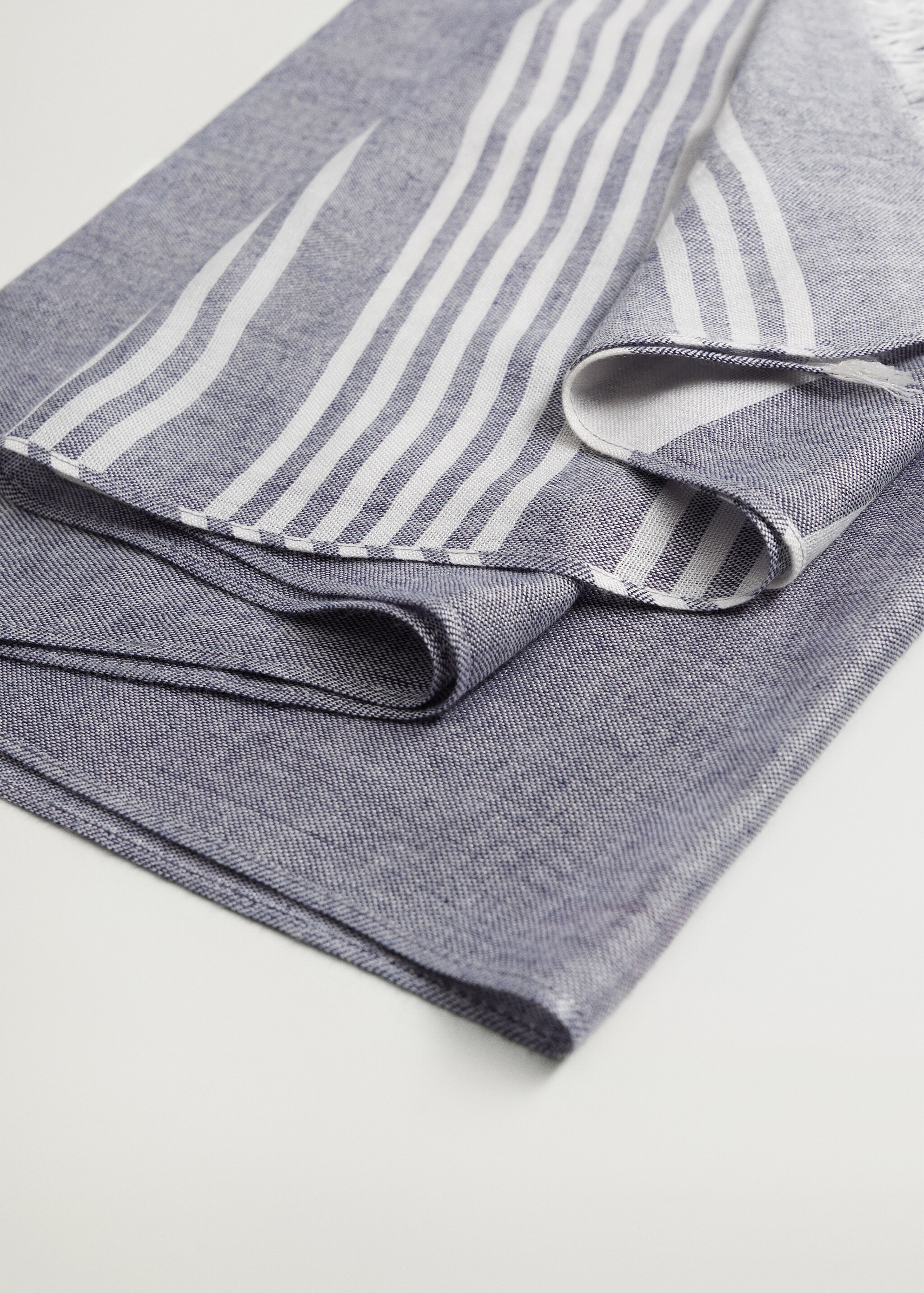 Striped lightweight scarf - Details of the article 2