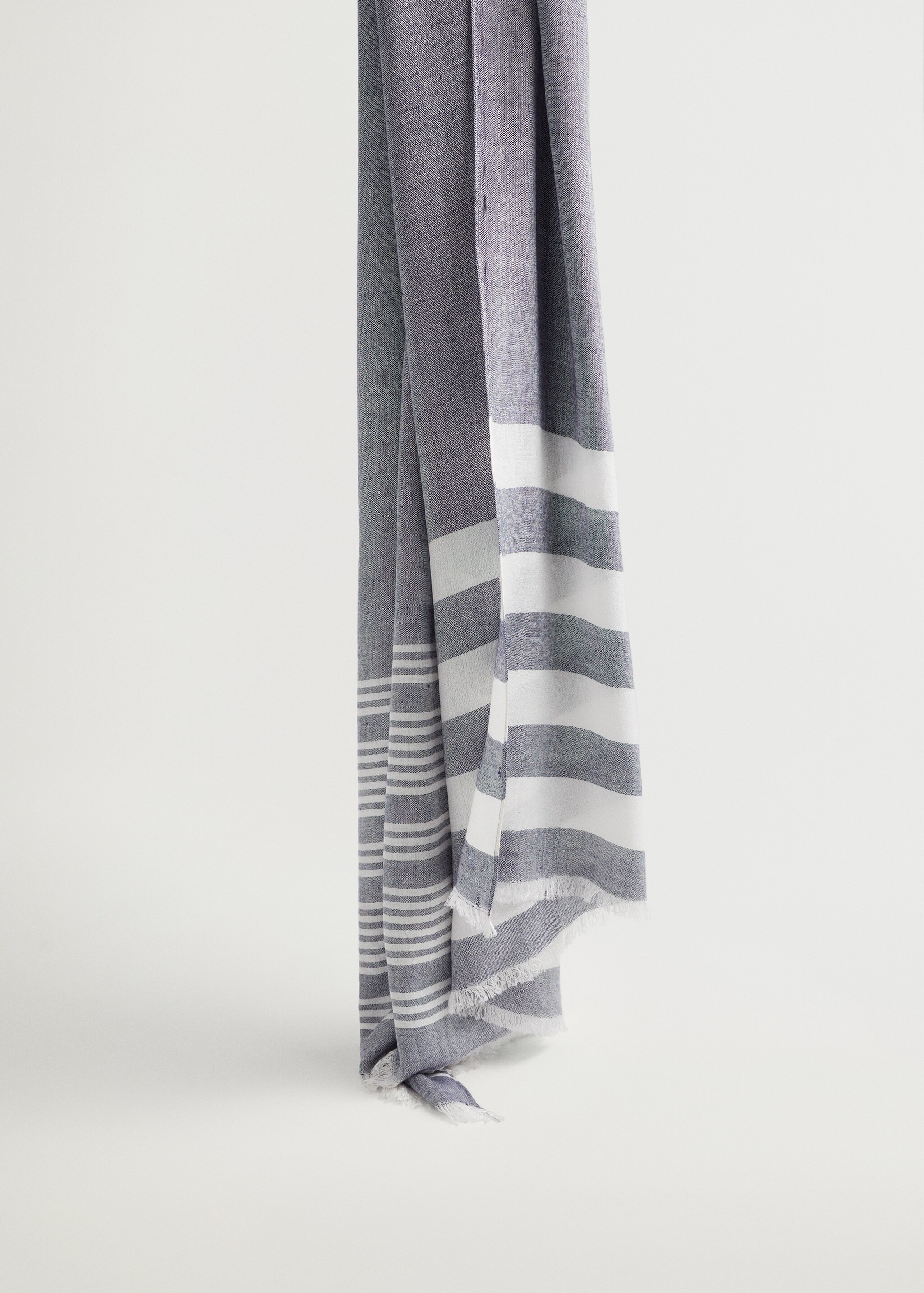 Striped lightweight scarf - Details of the article 3