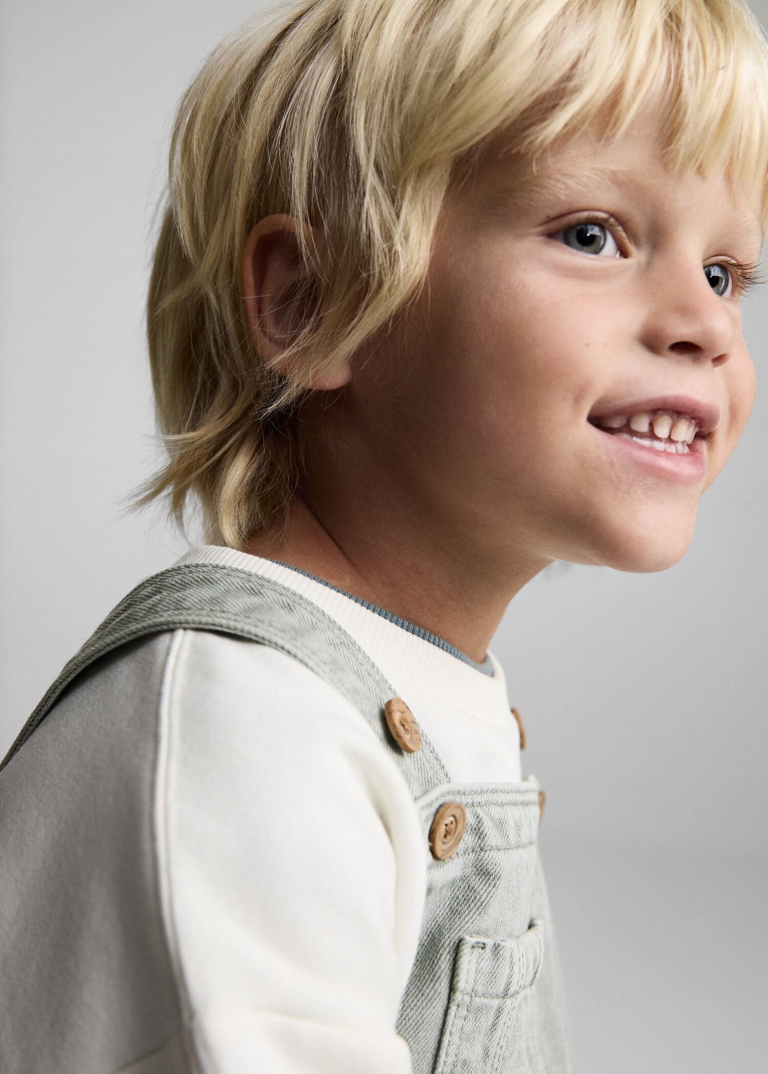 Long denim overalls with pocket - Details of the article 1