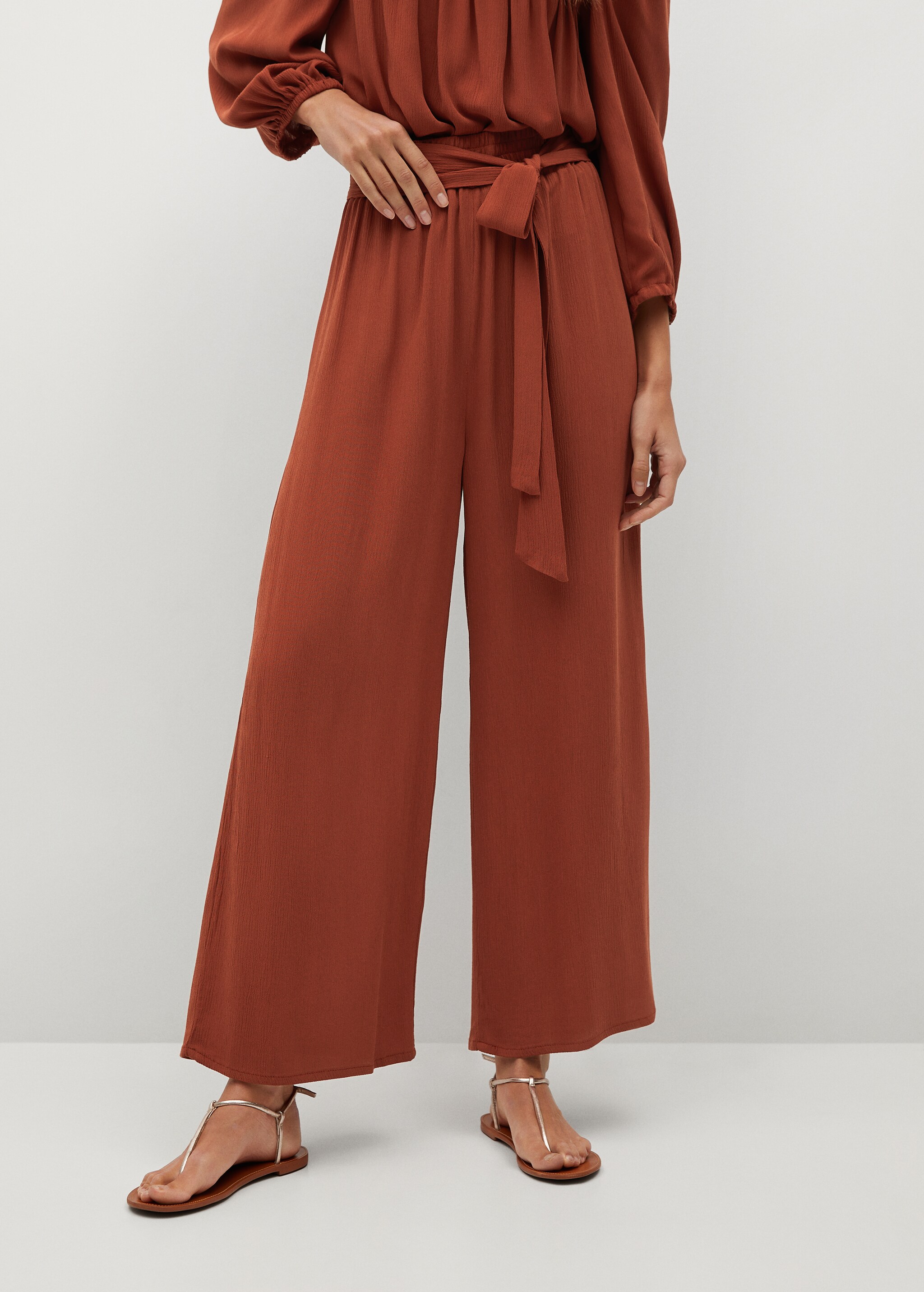 Pantalón culotte cinturón - Plano medio