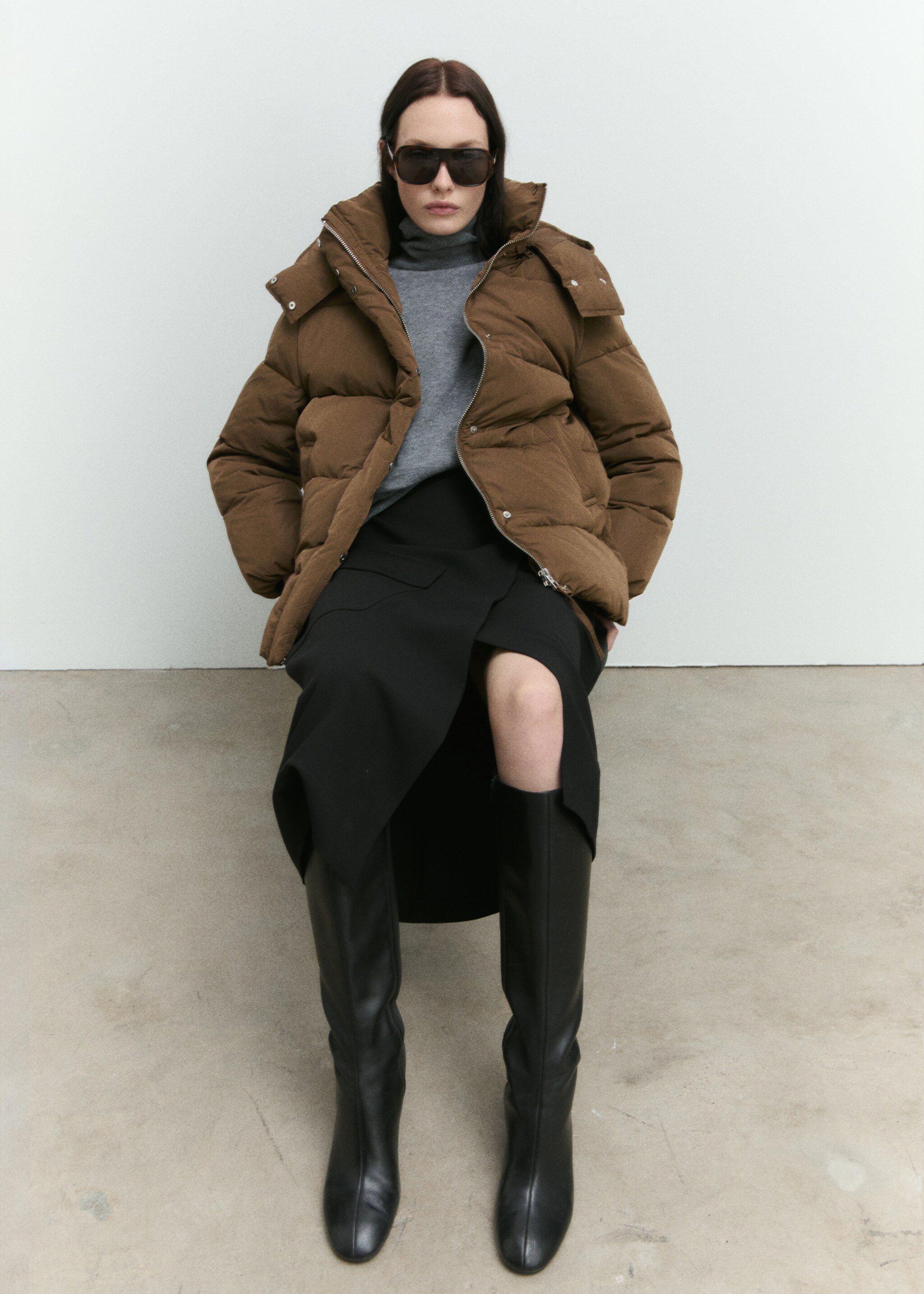 Midi quilted anorak with hood - Details of the article 6, Medium Brown. Ref: 87051514-00.