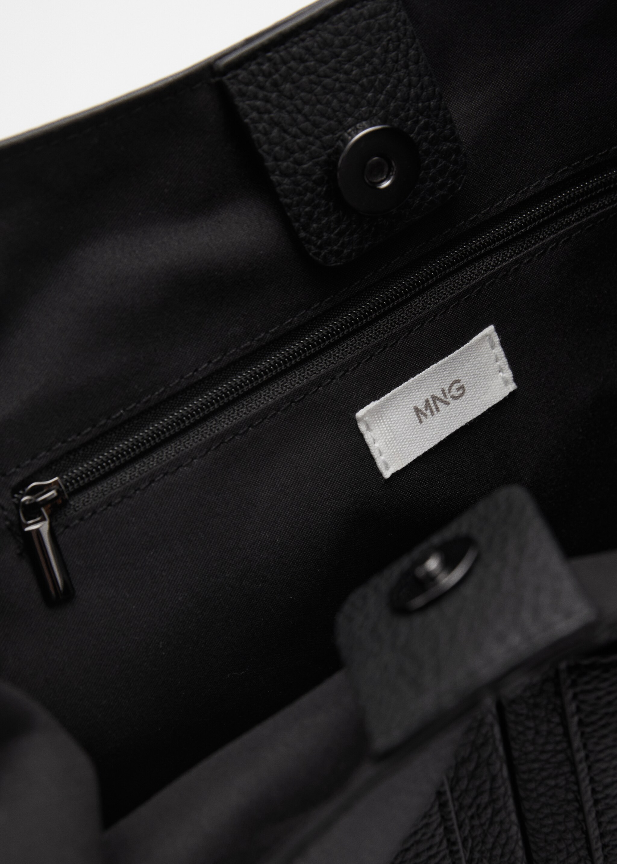 Torebka z ćwiekami i metalową rączką - Szczegóły artykułu 2, Czarny. Ref: 87051519-00.