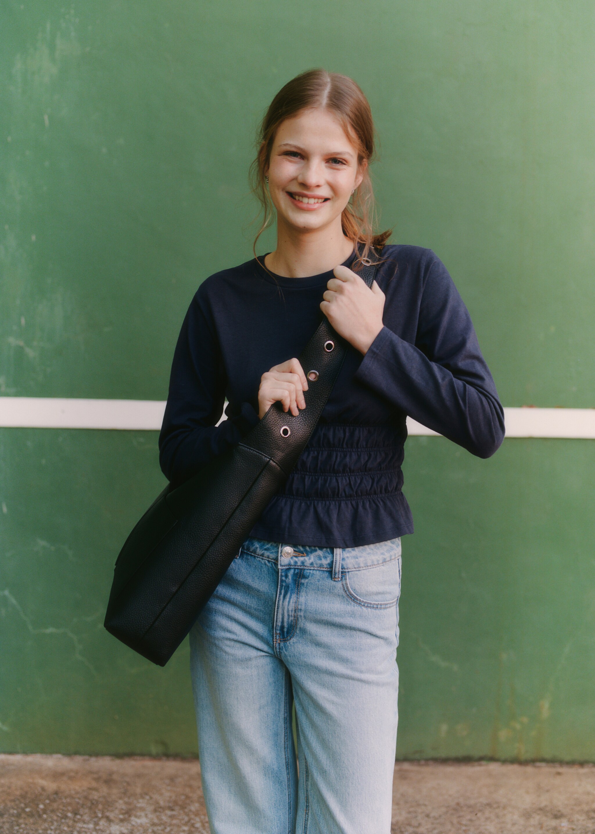 Torebka z ćwiekami i metalową rączką - Szczegóły artykułu 7, Czarny. Ref: 87051519-00.