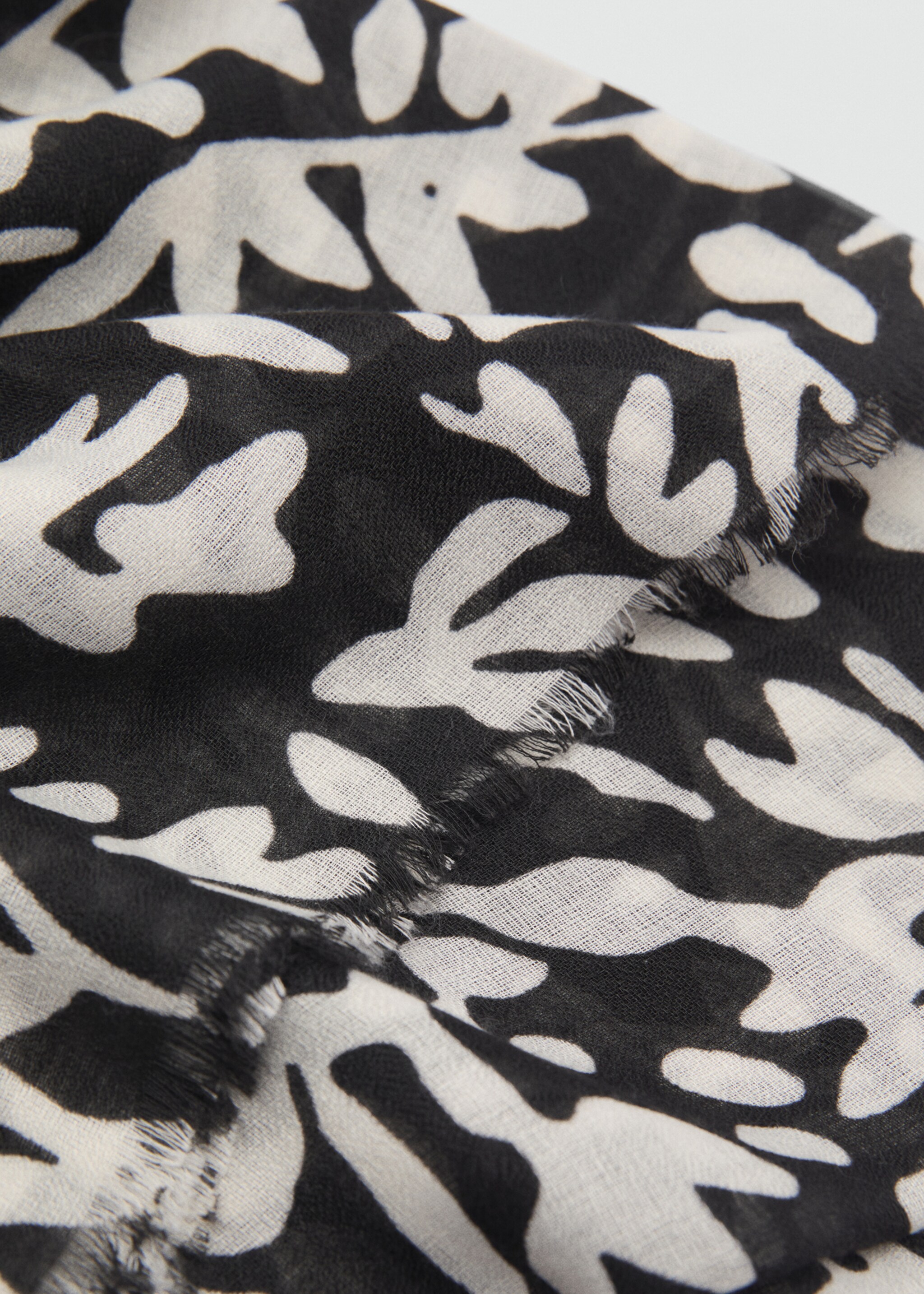 Floral print scarf - Medium plane, Black. Ref: 87052534-00.