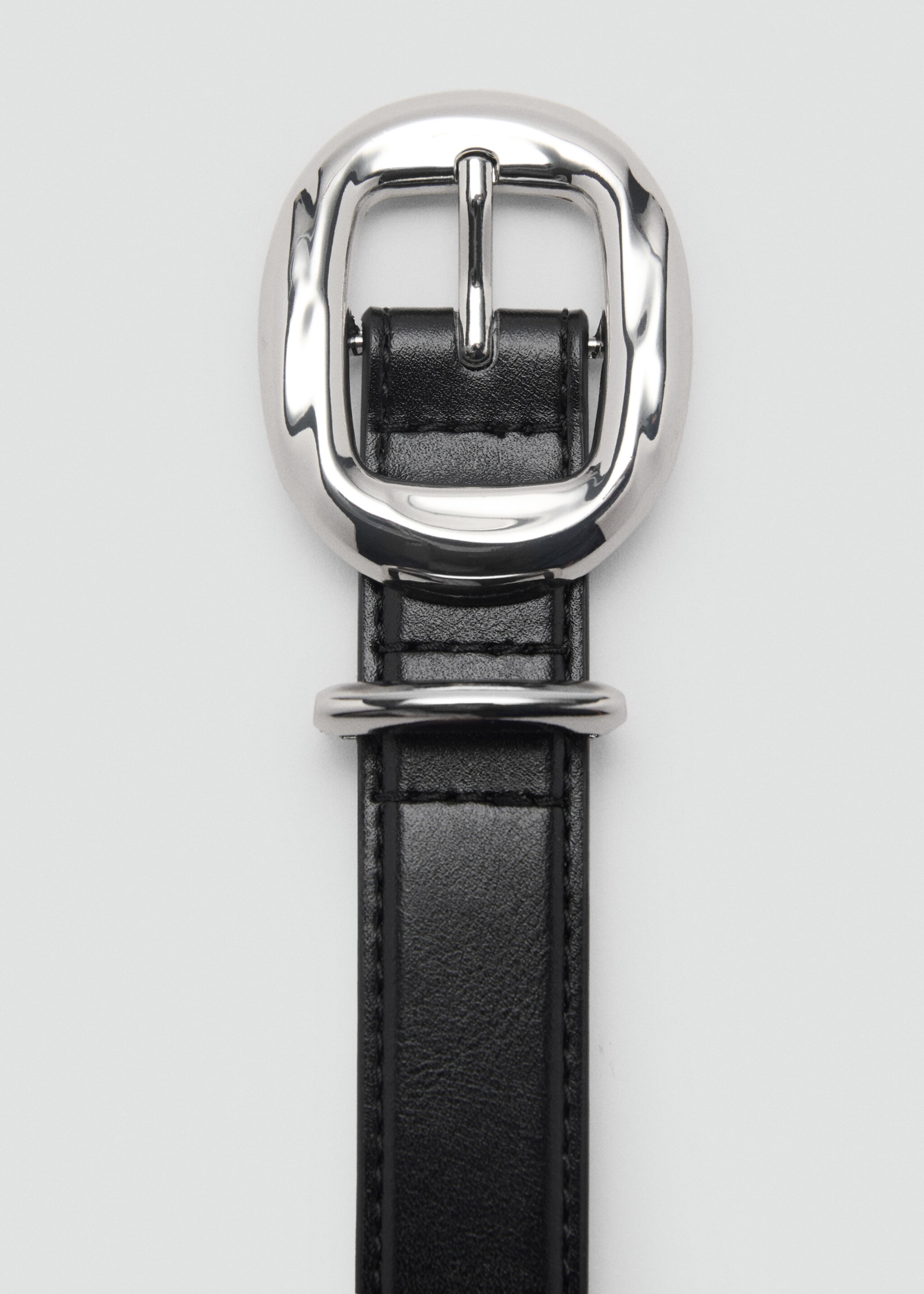 Rounded buckle belt - Details of the article 1, Black. Ref: 87052536-00.