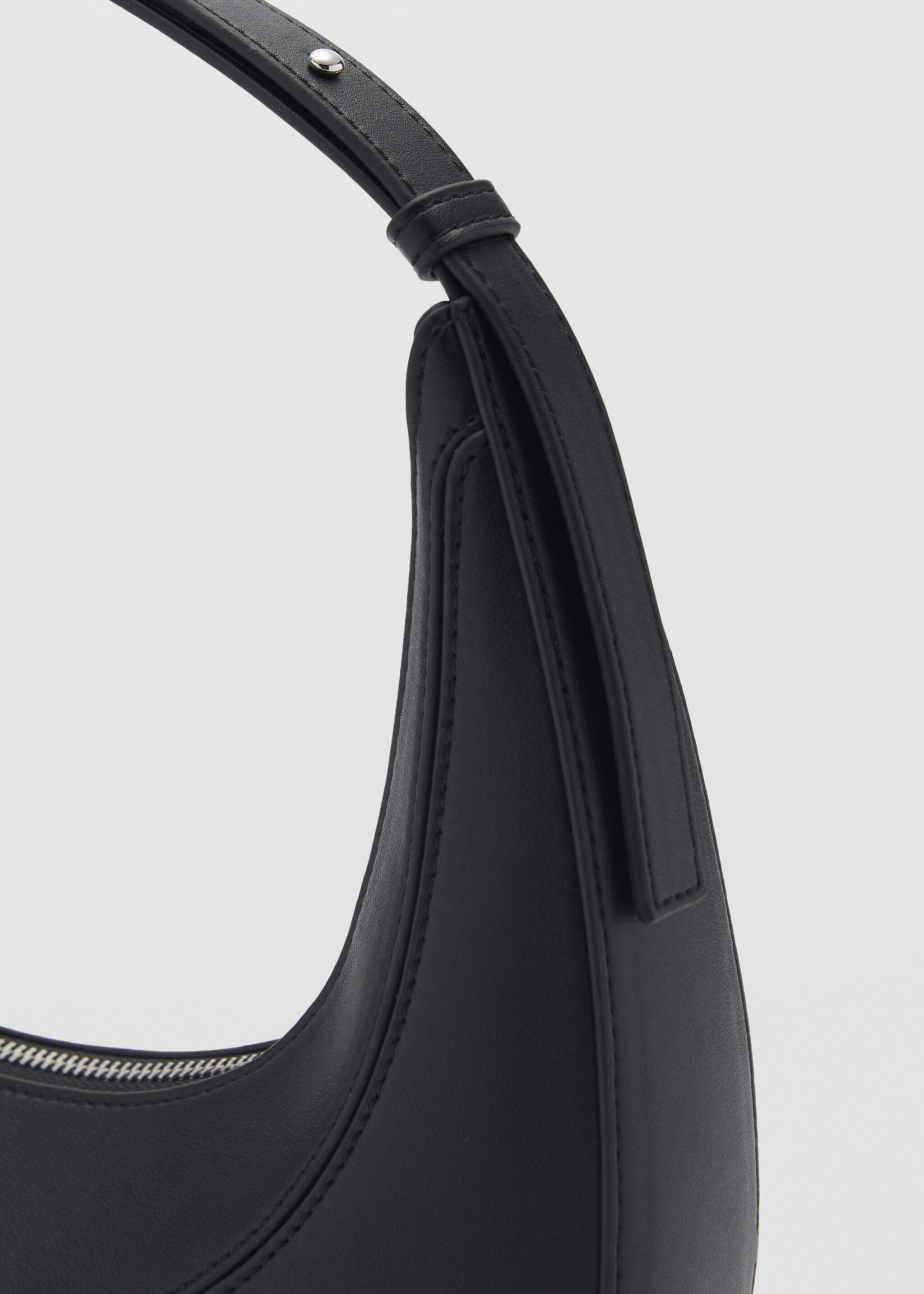 Oval shoulder bag - Details of the article 2, Black. Ref: 87052537-00.