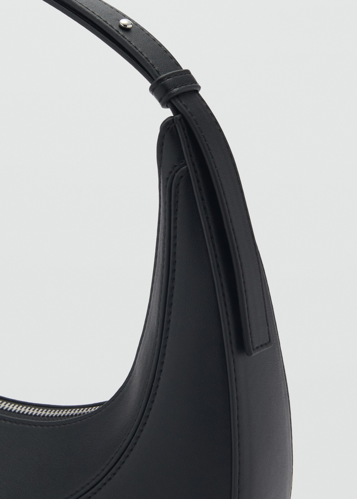 Oval shoulder bag - Details of the article 2