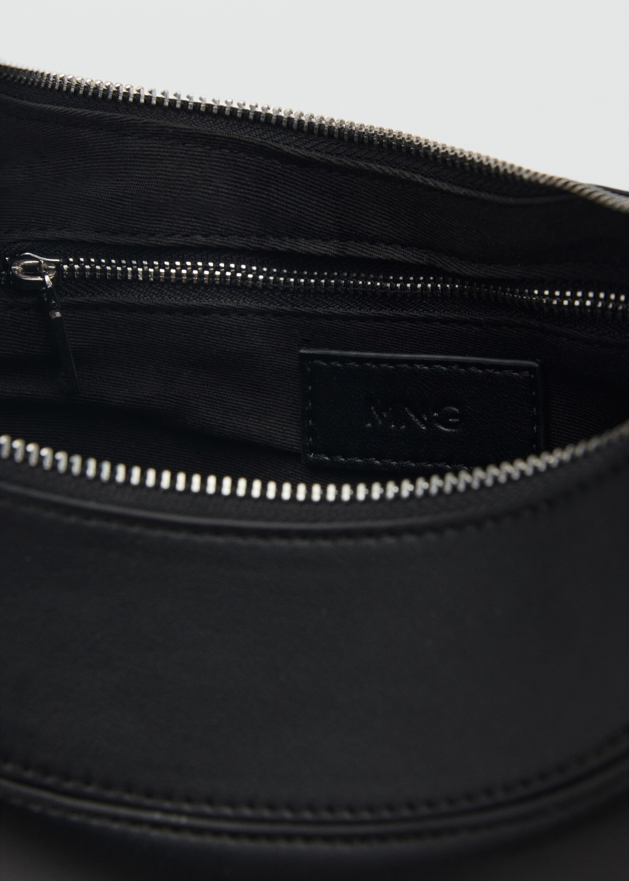 Oval shoulder bag - Details of the article 4, Black. Ref: 87052537-00.