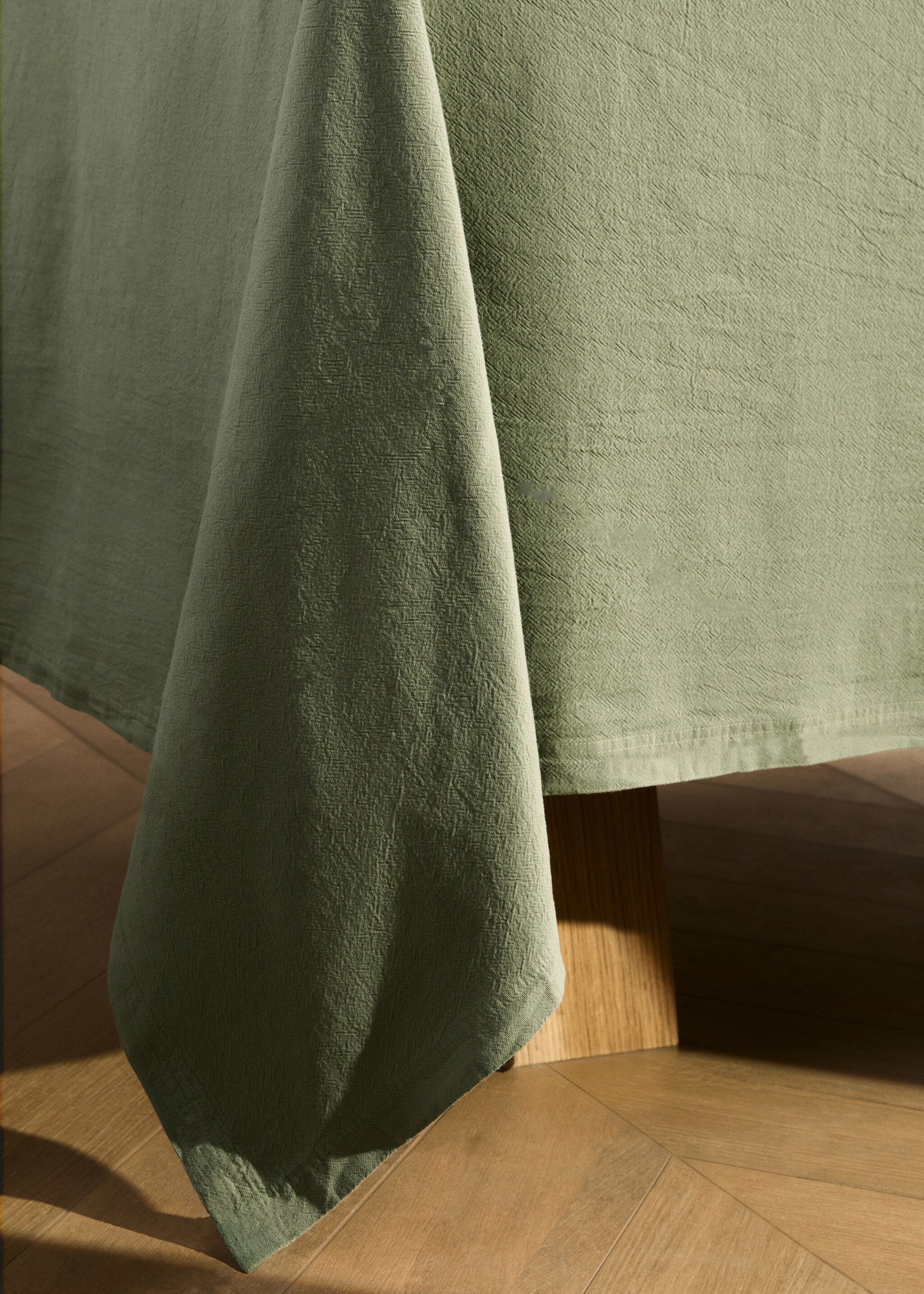 100% cotton tablecloth for 6 to 8 people - Details of the article 8, Mint Green. Ref: 87052547-00.