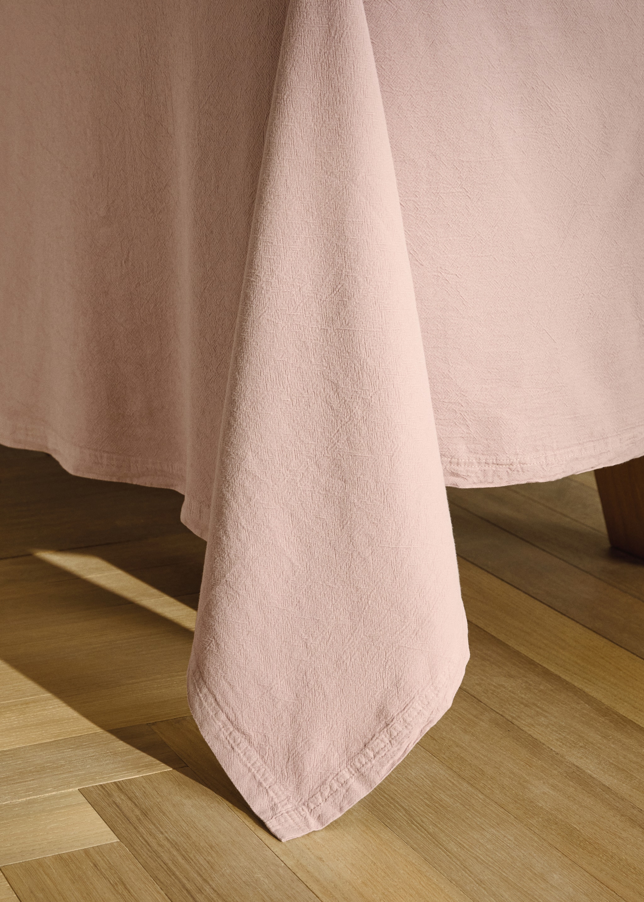 100% cotton tablecloth for 6 to 8 people - Details of the article 8, Medium Pink. Ref: 87052547-00.