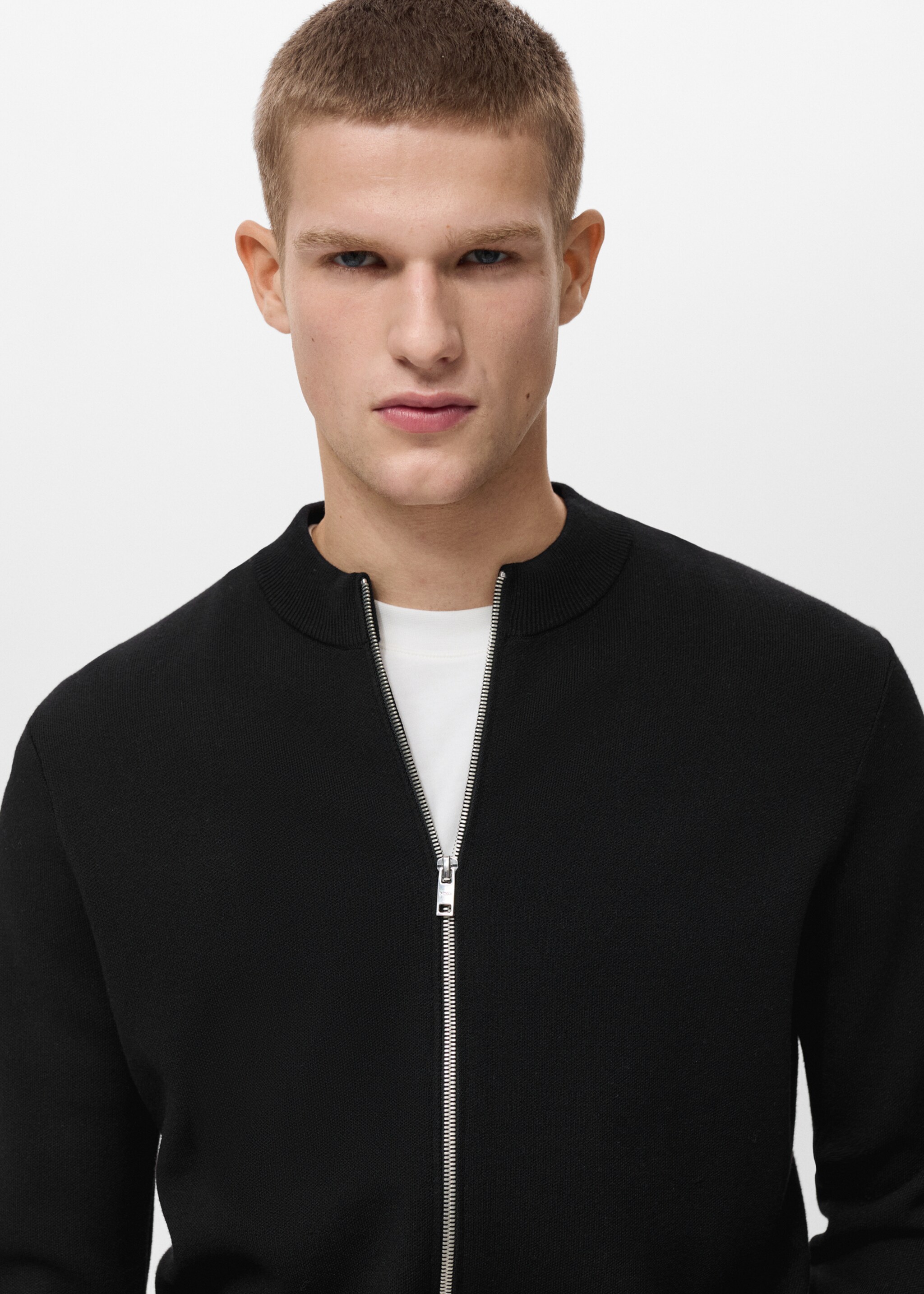 Zipped knit cardigan - Details of the article 1, Black. Ref: 87052890-00.