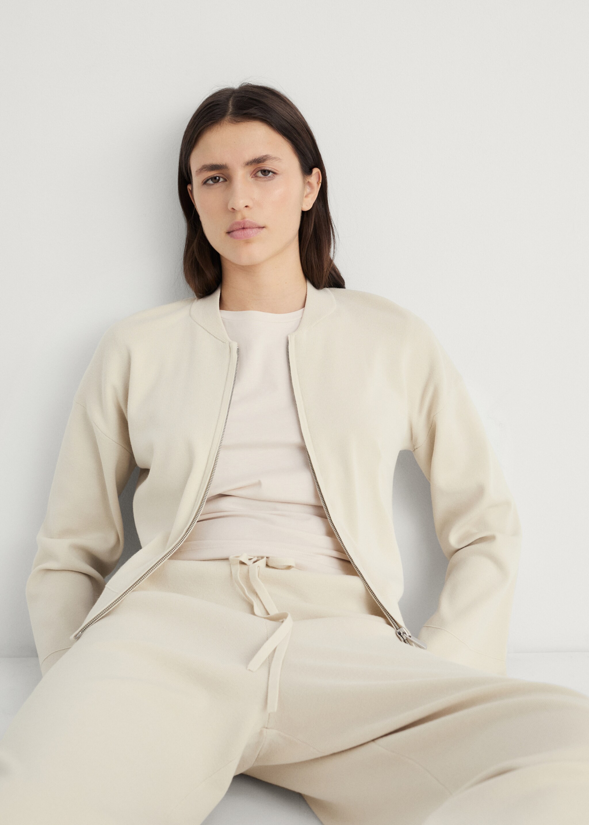 Geribde gebreide broek - Detail van het artikel 2, Licht/Pastelgrijs. Ref: 87052897-00.