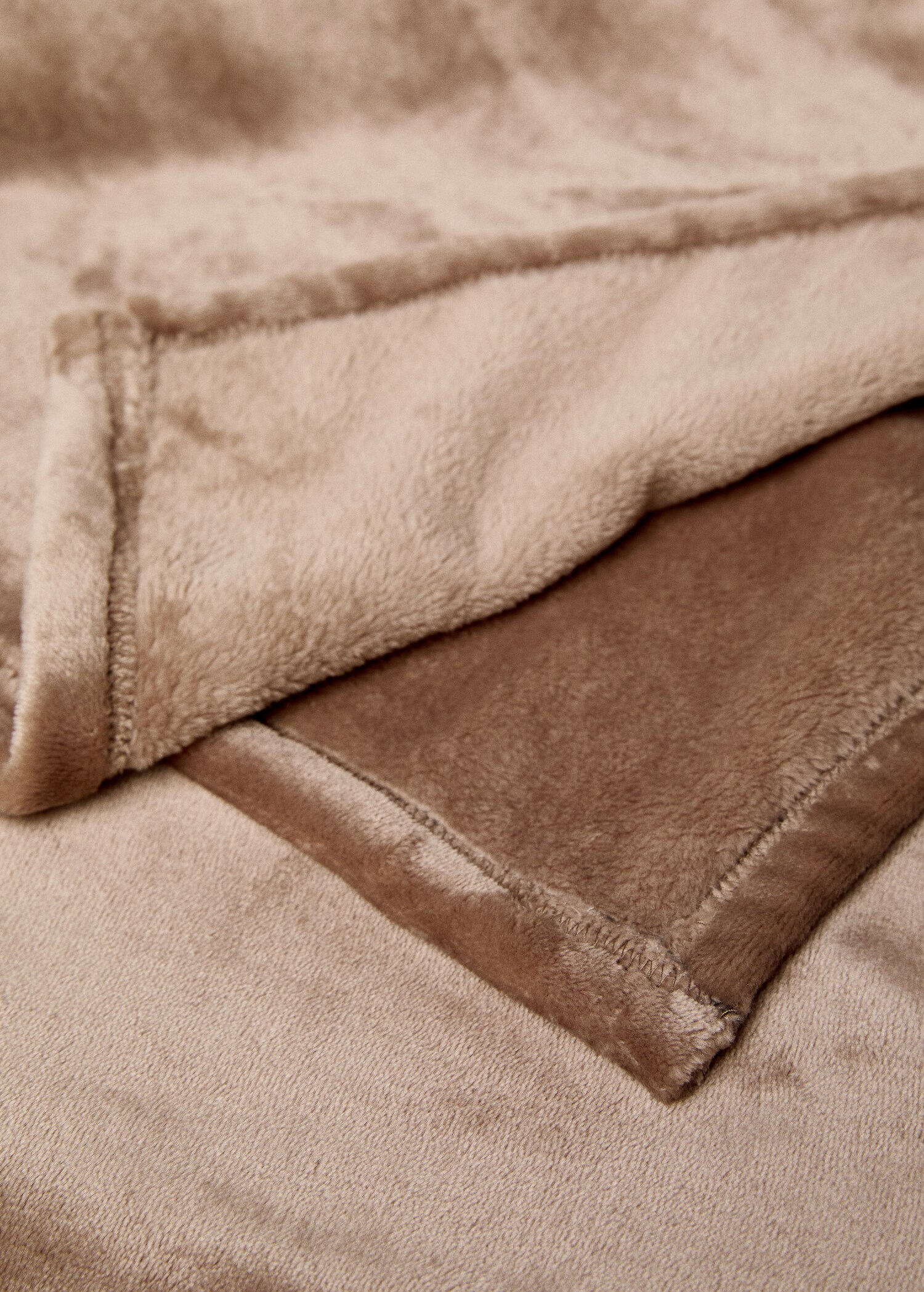 Large soft-touch fleece blanket - Details of the article 1