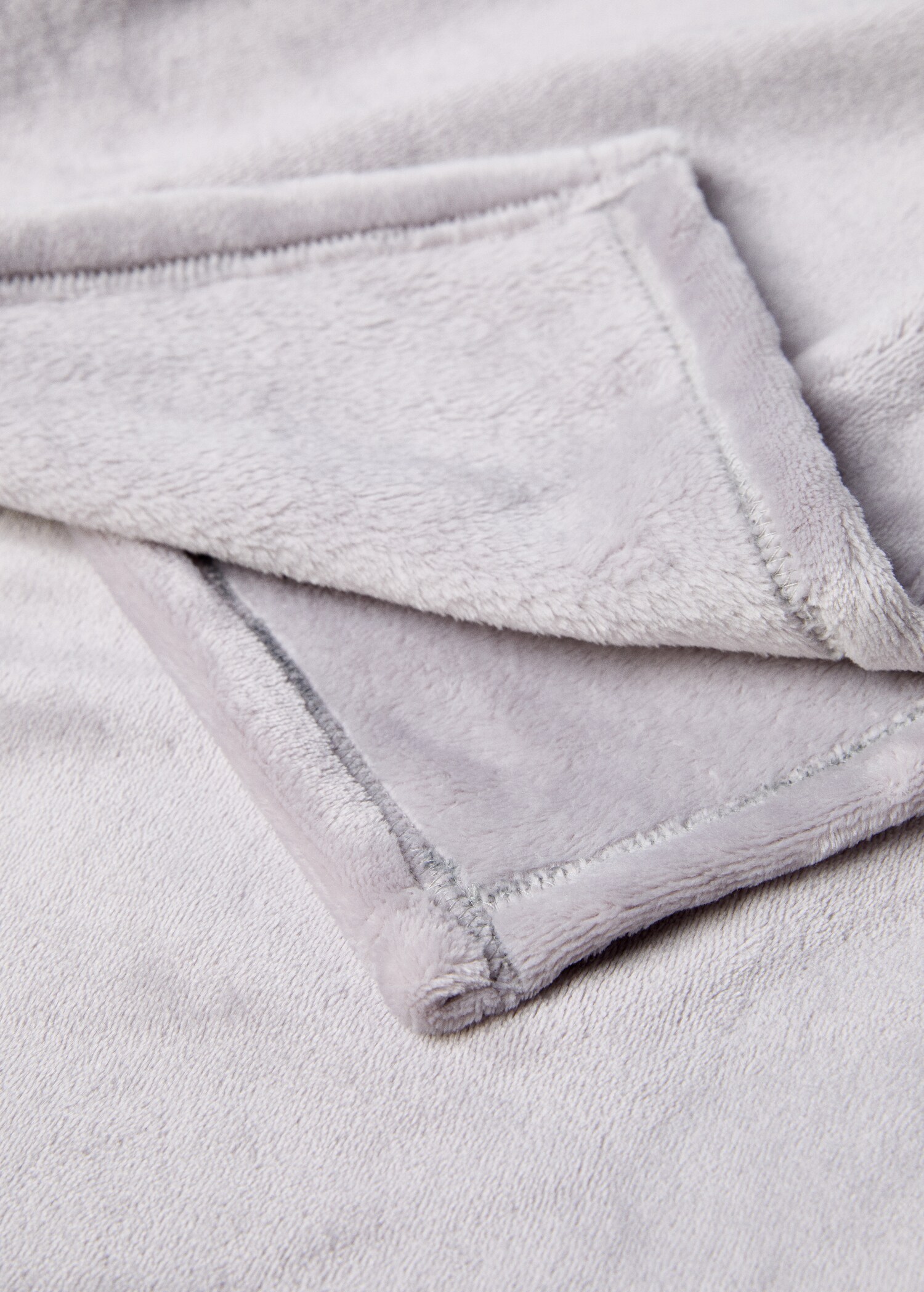 Large soft-touch fleece blanket - Details of the article 1