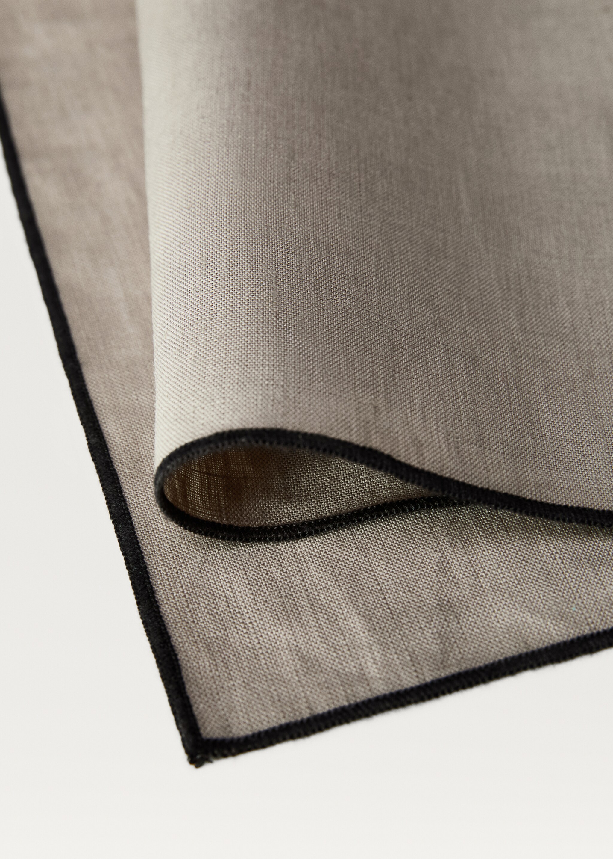 Set de table en lin détail de liséré - Détail de l'article 1, Gris clair/pastel. Ref: 87052948-00.