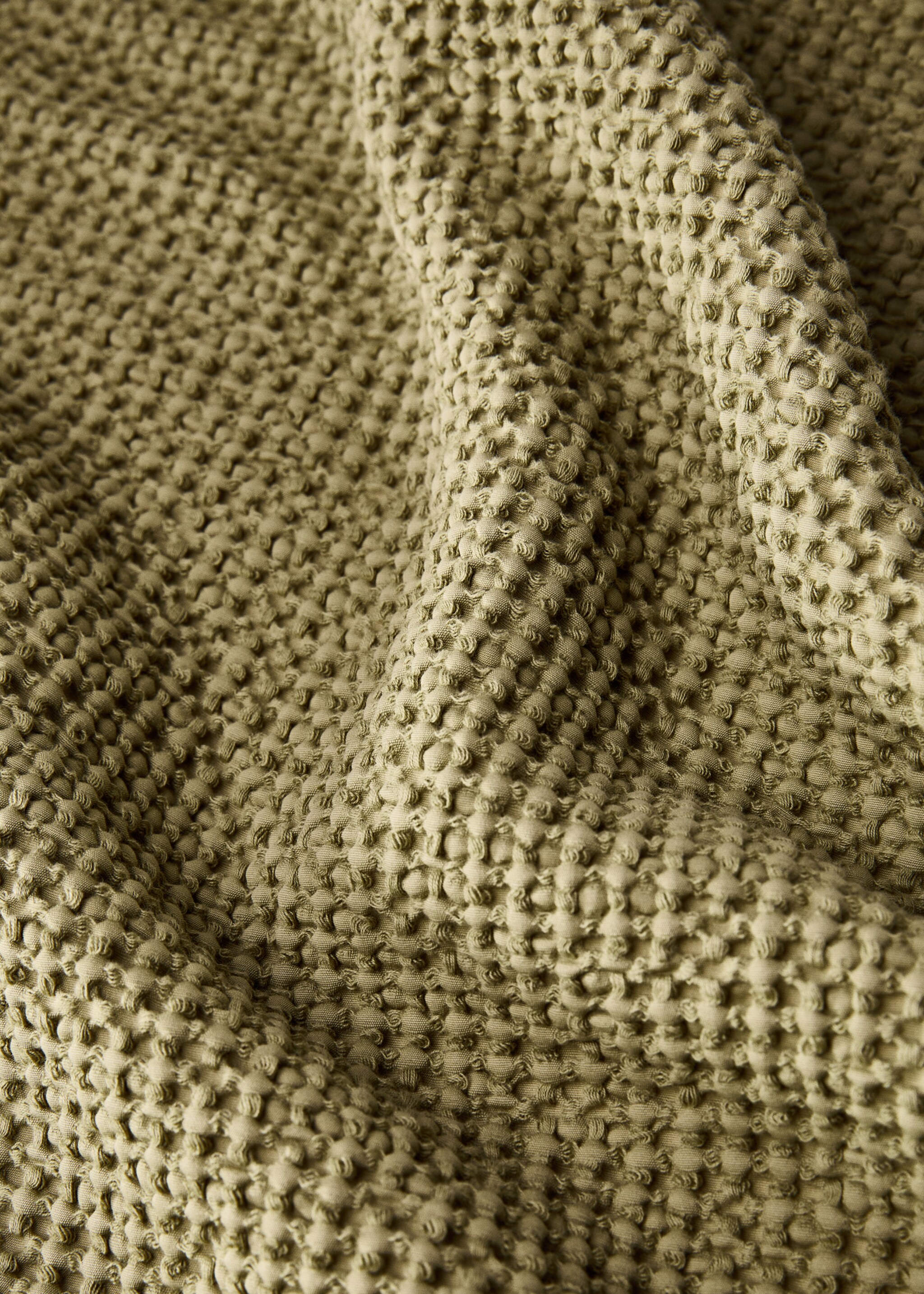Garment-dyed waffle cotton bedspread for 130/150 cm bed - Details of the article 1, Khaki. Ref: 87052958-00.