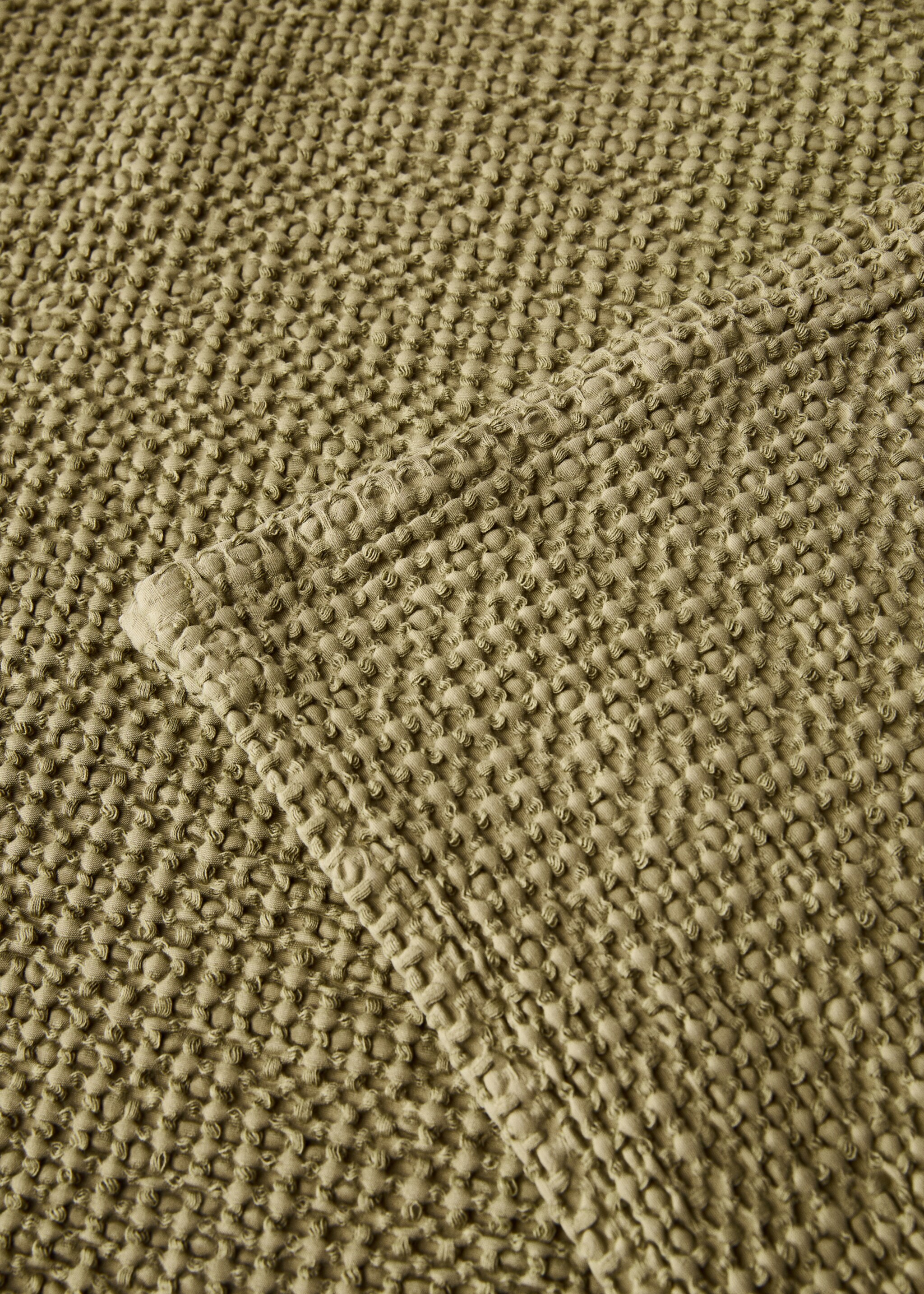 Garment-dyed waffle cotton bedspread for 130/150 cm bed - Details of the article 2, Khaki. Ref: 87052958-00.
