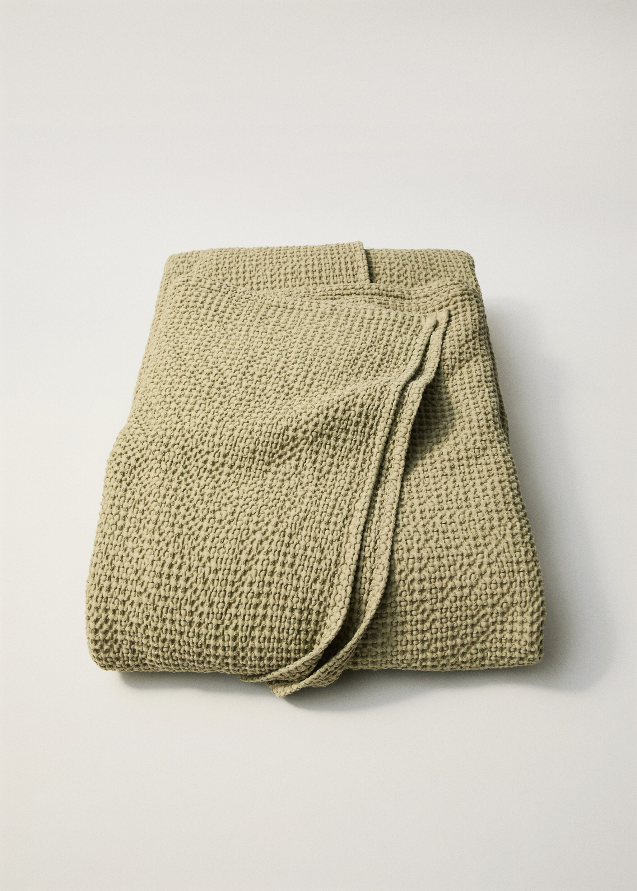 Garment-dyed waffle cotton bedspread for 130/150 cm bed - Details of the article 8, Khaki. Ref: 87052958-00.