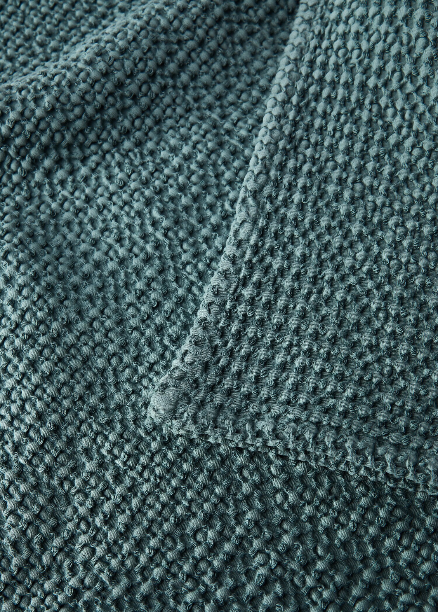 Garment-dyed waffle cotton bedspread for 130/150 cm bed - Details of the article 2