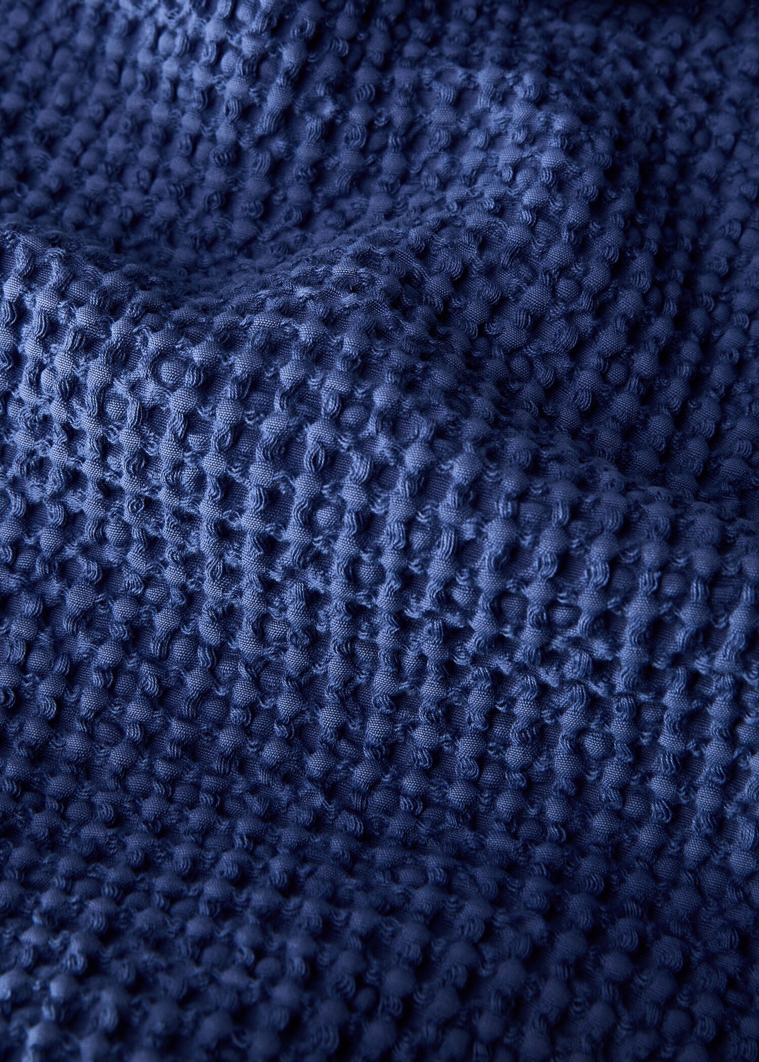 Garment-dyed waffle cotton bedspread for 130/150 cm bed - Details of the article 2