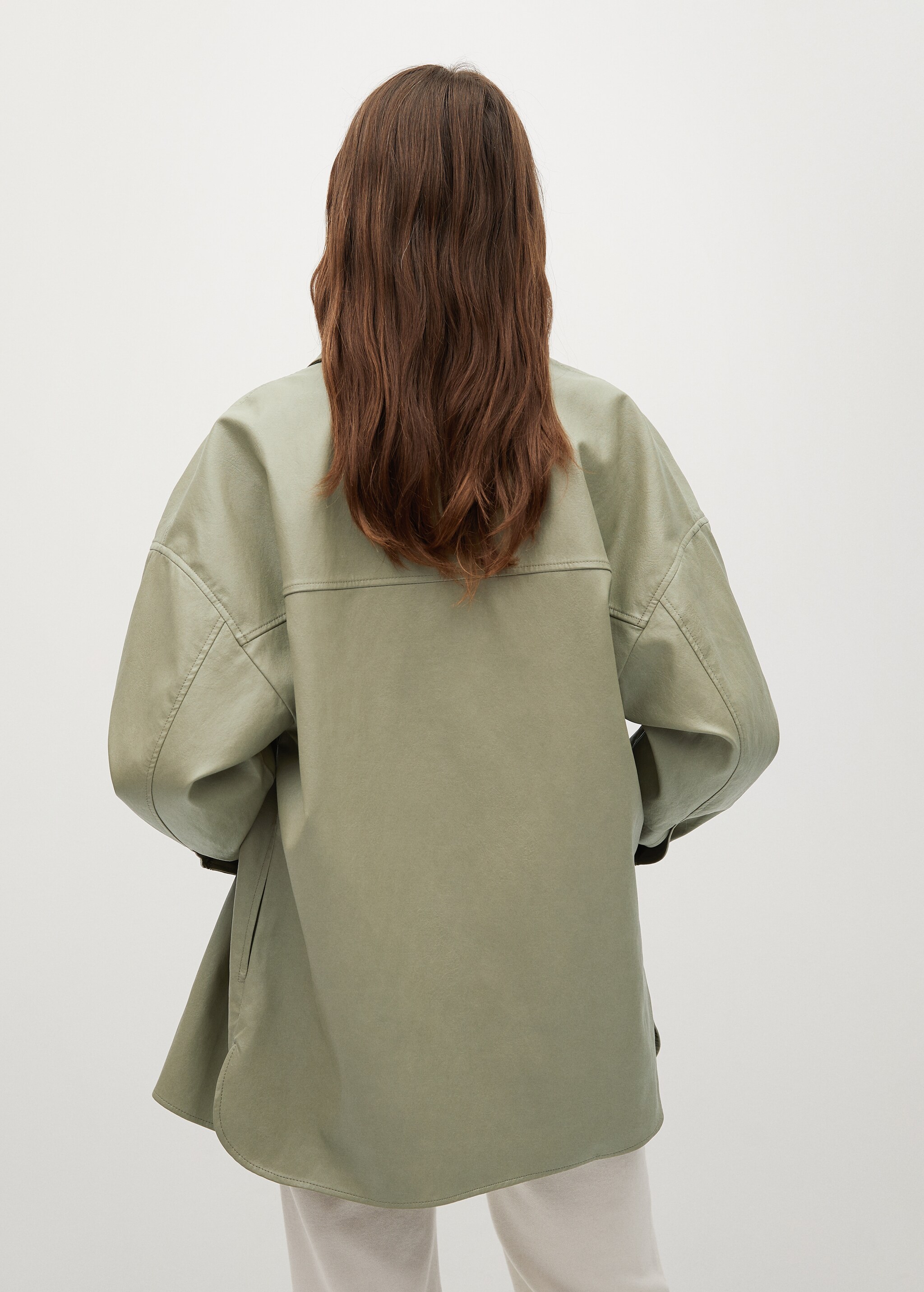 Sobrecamisa efecto piel oversize - Reverso del artículo