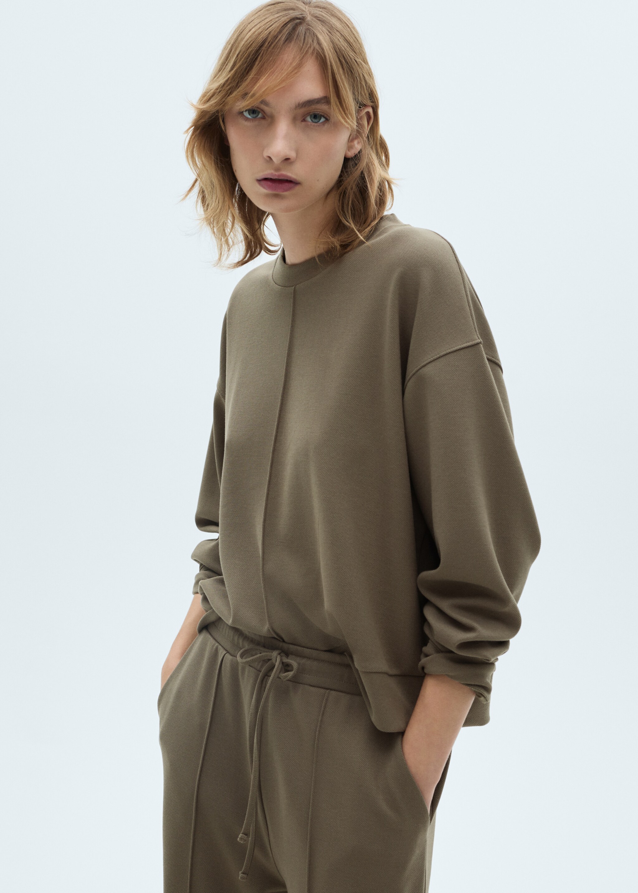 Rundhals-Sweatshirt mit Nahtdetail - Mittlere Ansicht, Khaki. Ref: 87053281-00.