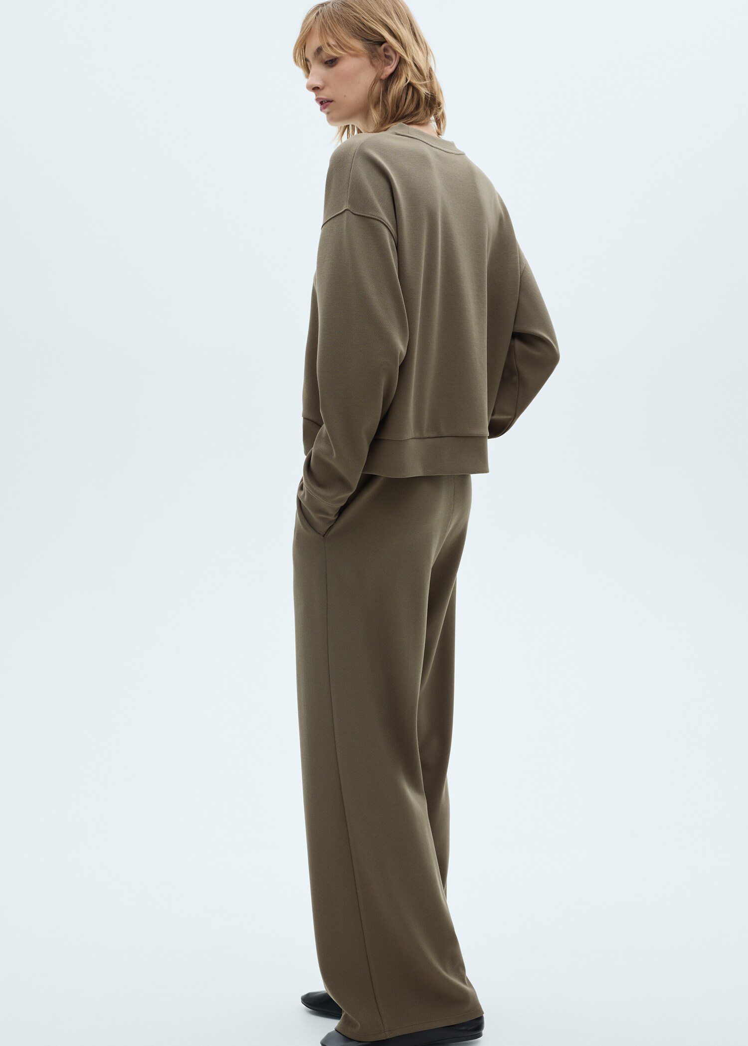 Rundhals-Sweatshirt mit Nahtdetail - Rückseite des Artikels