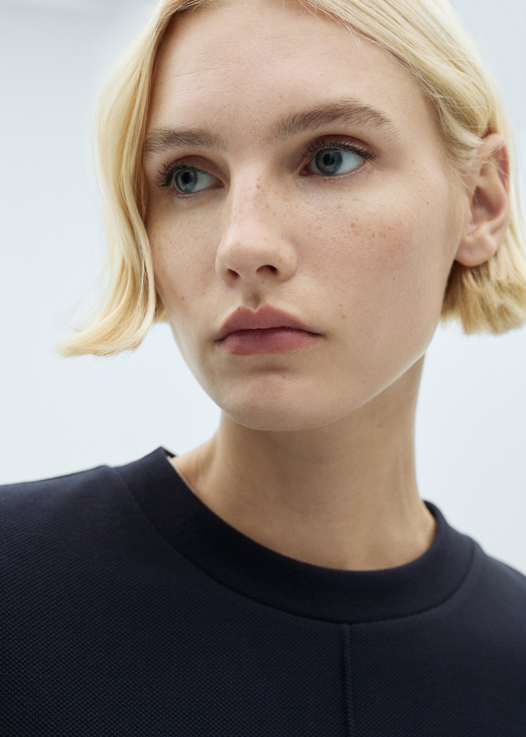 Rundhals-Sweatshirt mit Nahtdetail - Detail des Artikels 1, Dunkles Marineblau. Ref: 87053281-00.