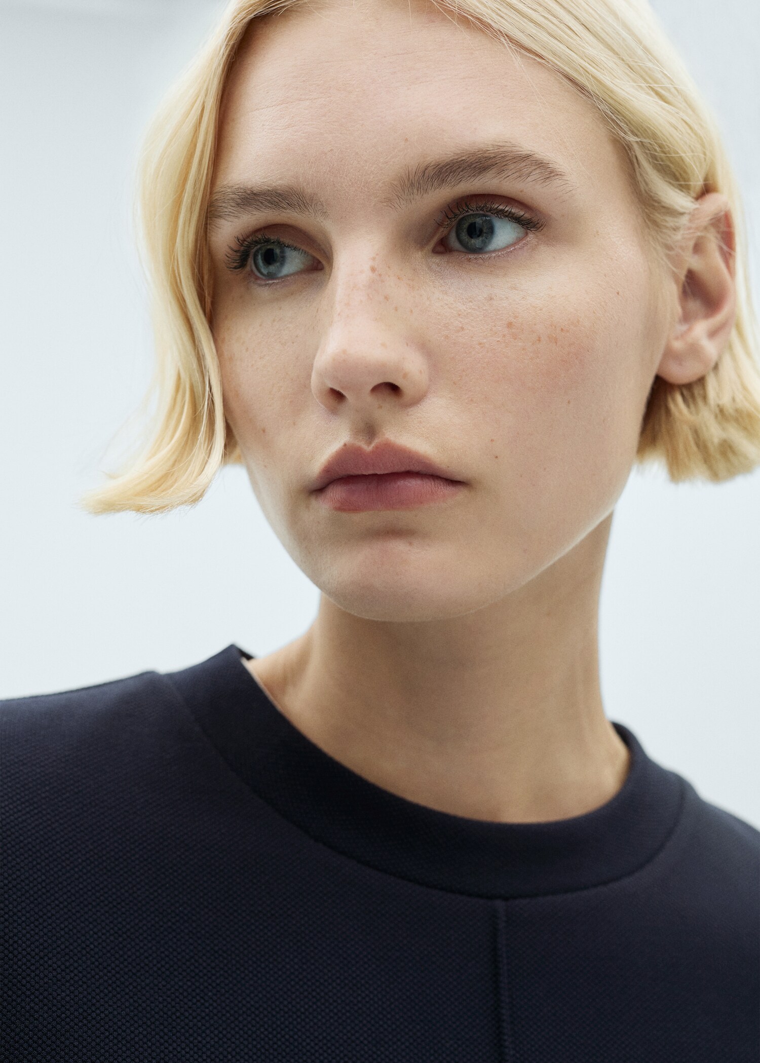 Rundhals-Sweatshirt mit Nahtdetail - Detail des Artikels 1